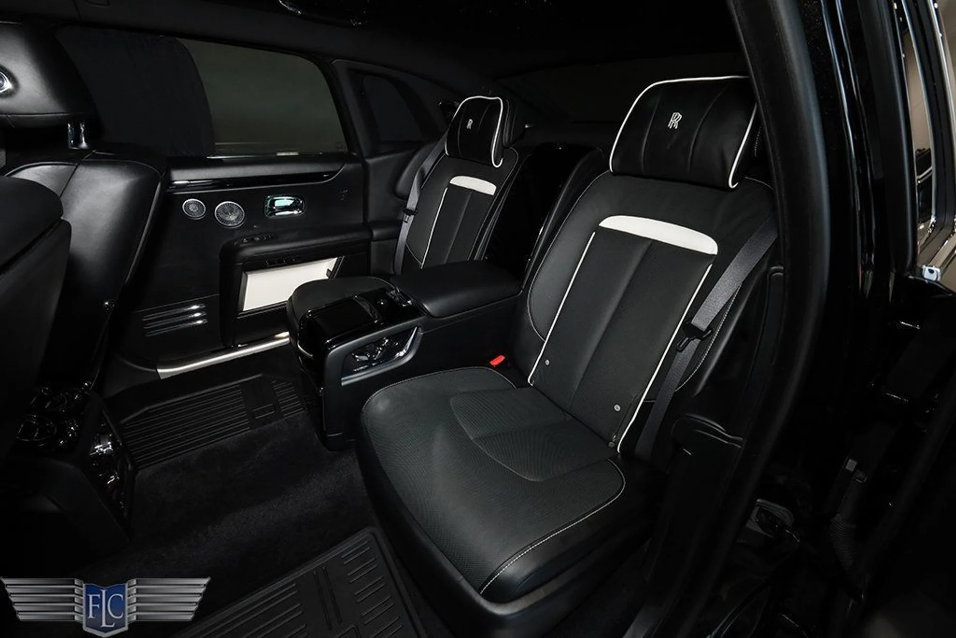 mph018_1534707196_used_2021_rolls_royce_ghost_ewb_sedan_9689_23033984_19_1024_29f807fac7