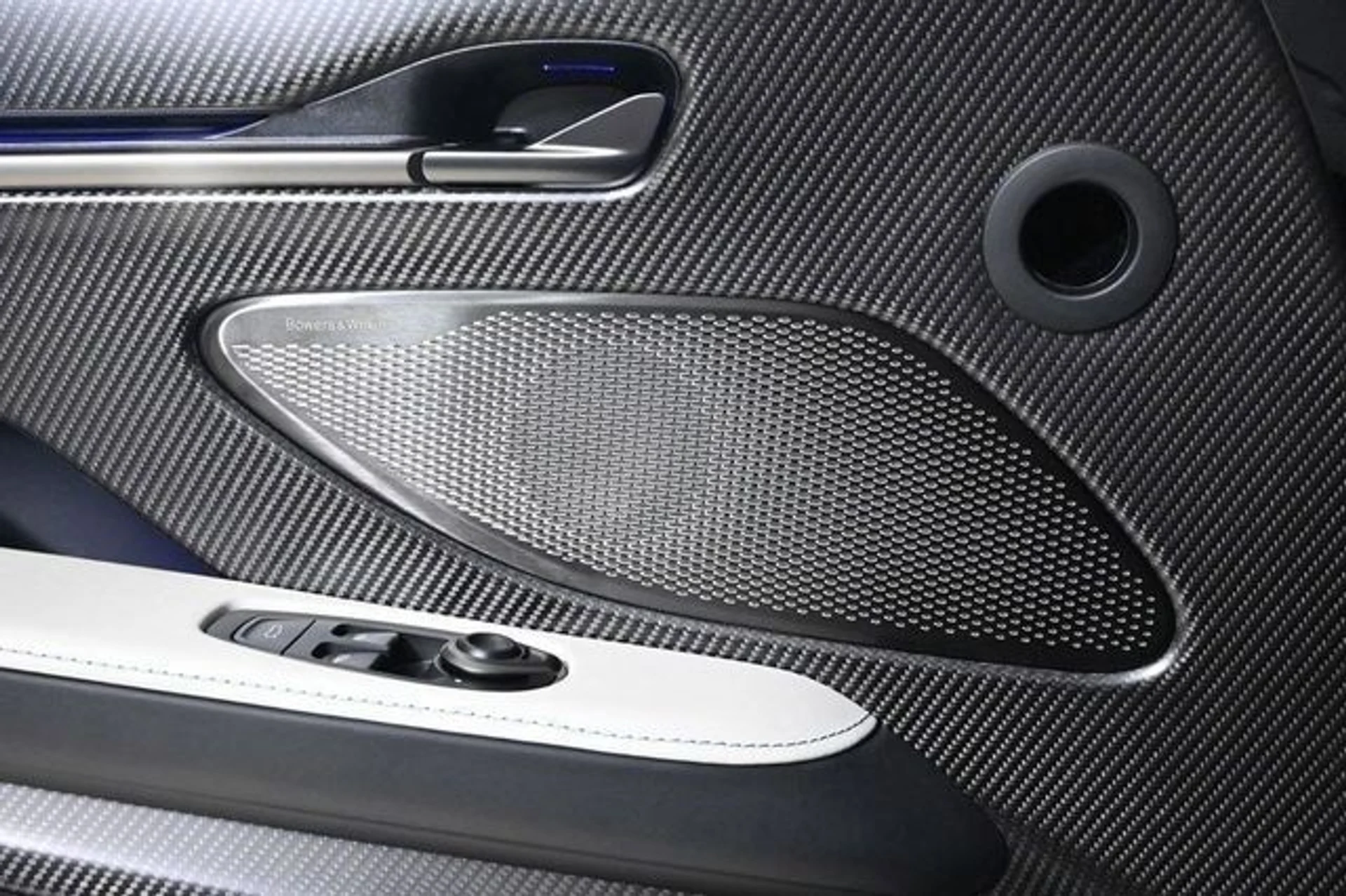 mph018_1534856802_new_2025_aston_martin_vanquish_coupe_11350_22854857_18_640_eba50c787d