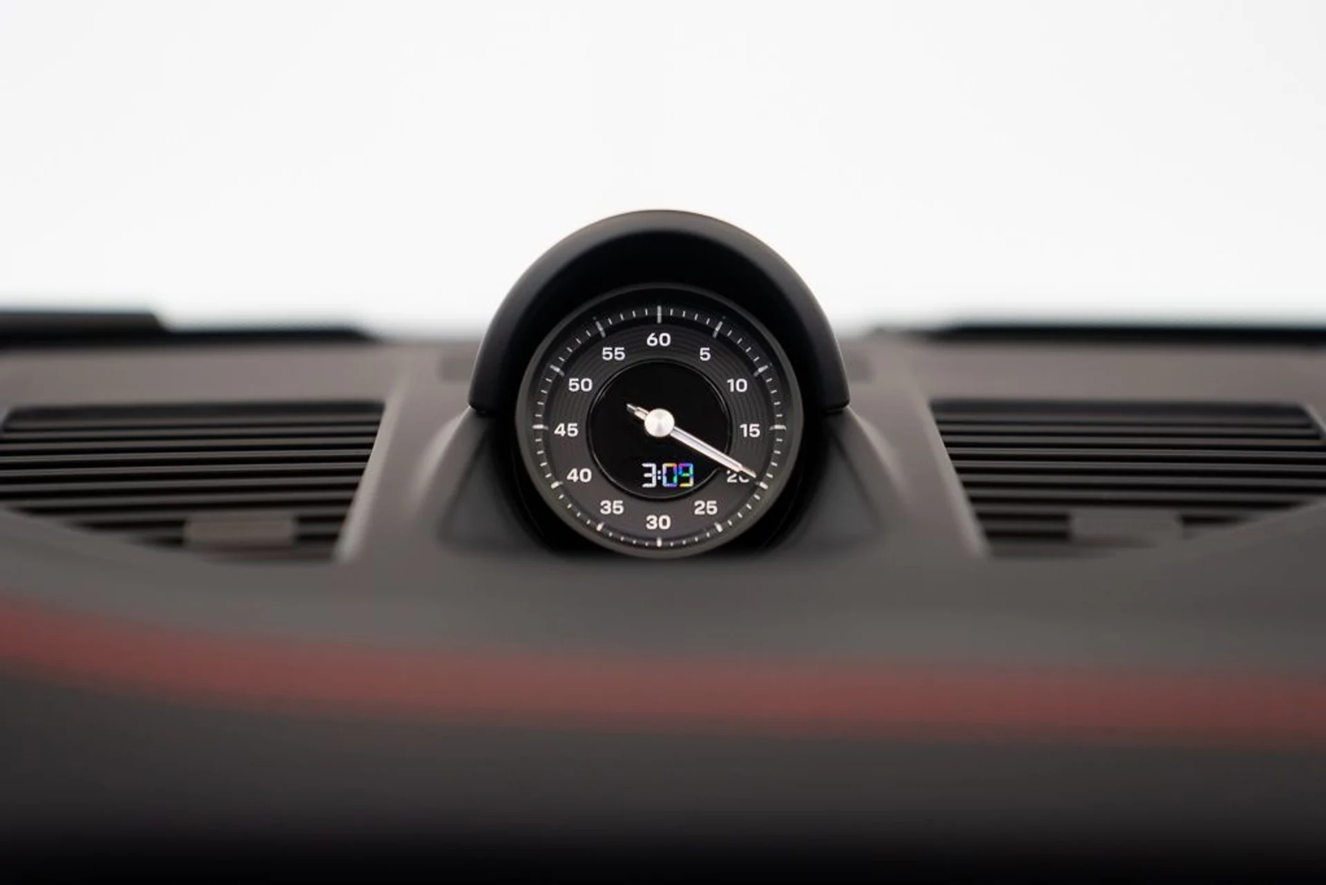 mph018_1535007263_porsche_911_2025_jpg_v_1775165756_78053d1905