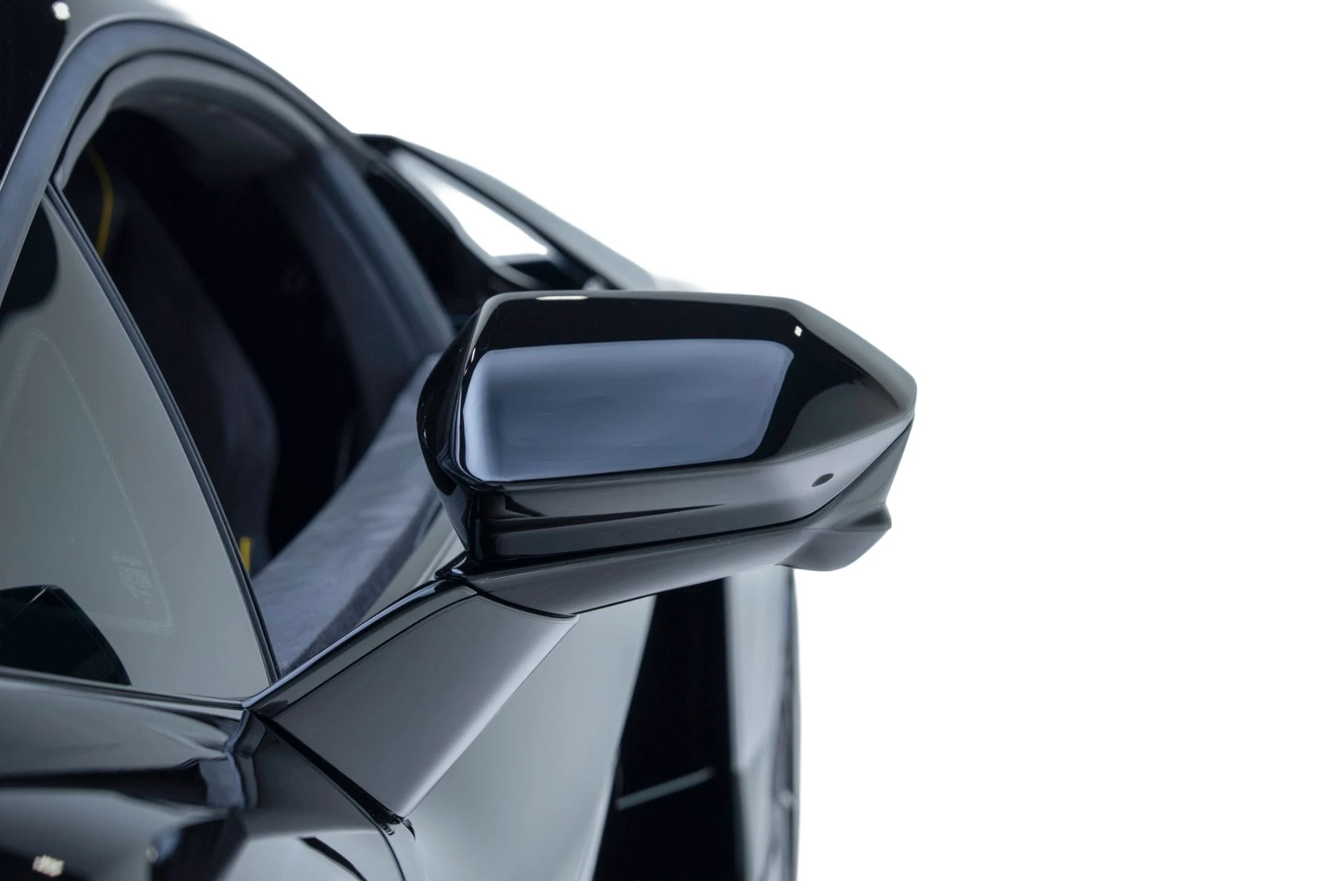 mph018_1536353354_Used_2025_Lamborghini_Revuelto_1779986727_f7ca3861e3