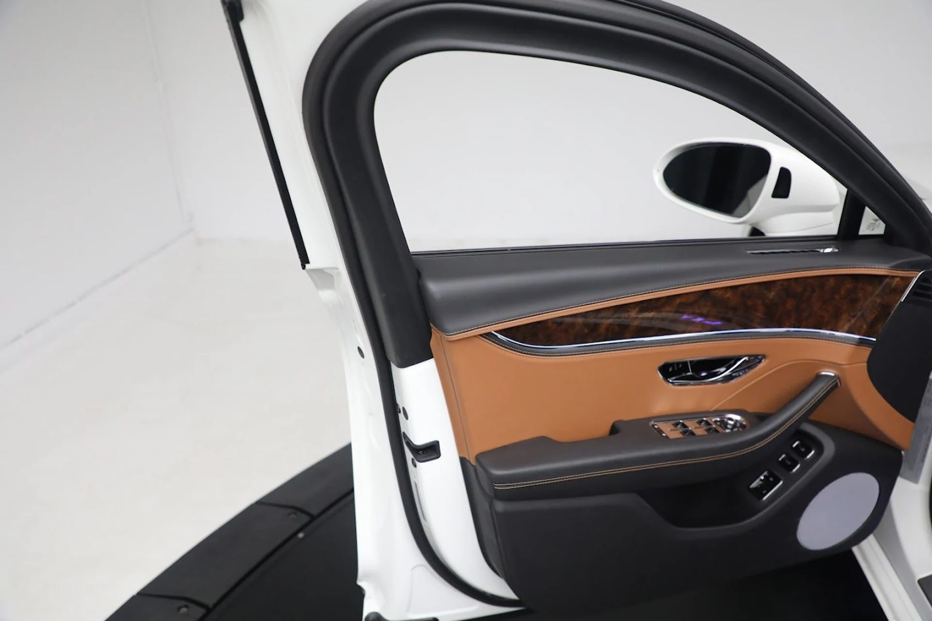 mph018_153692498_Used_2022_Bentley_Flying_Spur_Hybrid_09b997e1ff