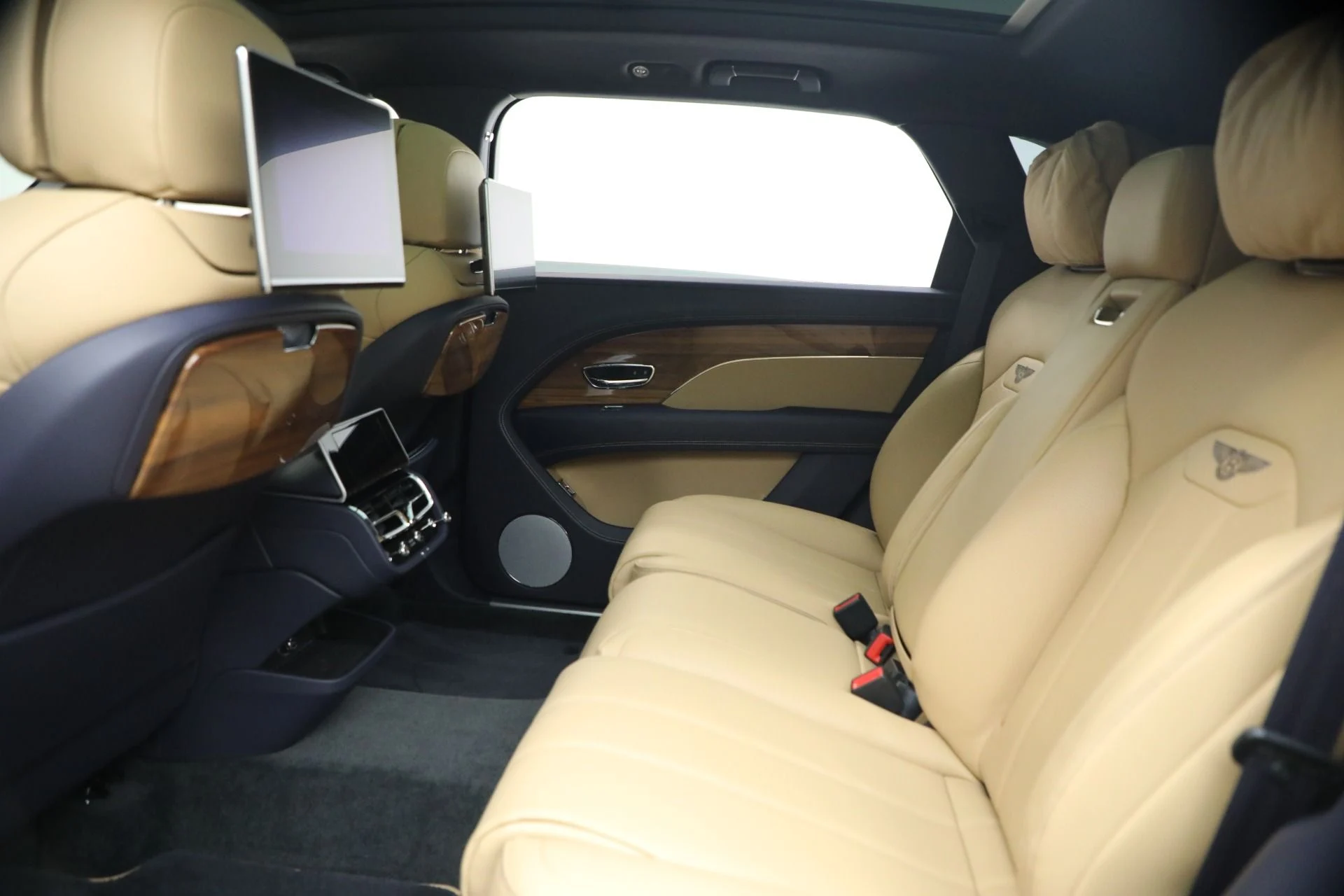 mph018_1538617248_Used_2024_Bentley_Bentayga_EWB_V8_1768588174_7946f381ff