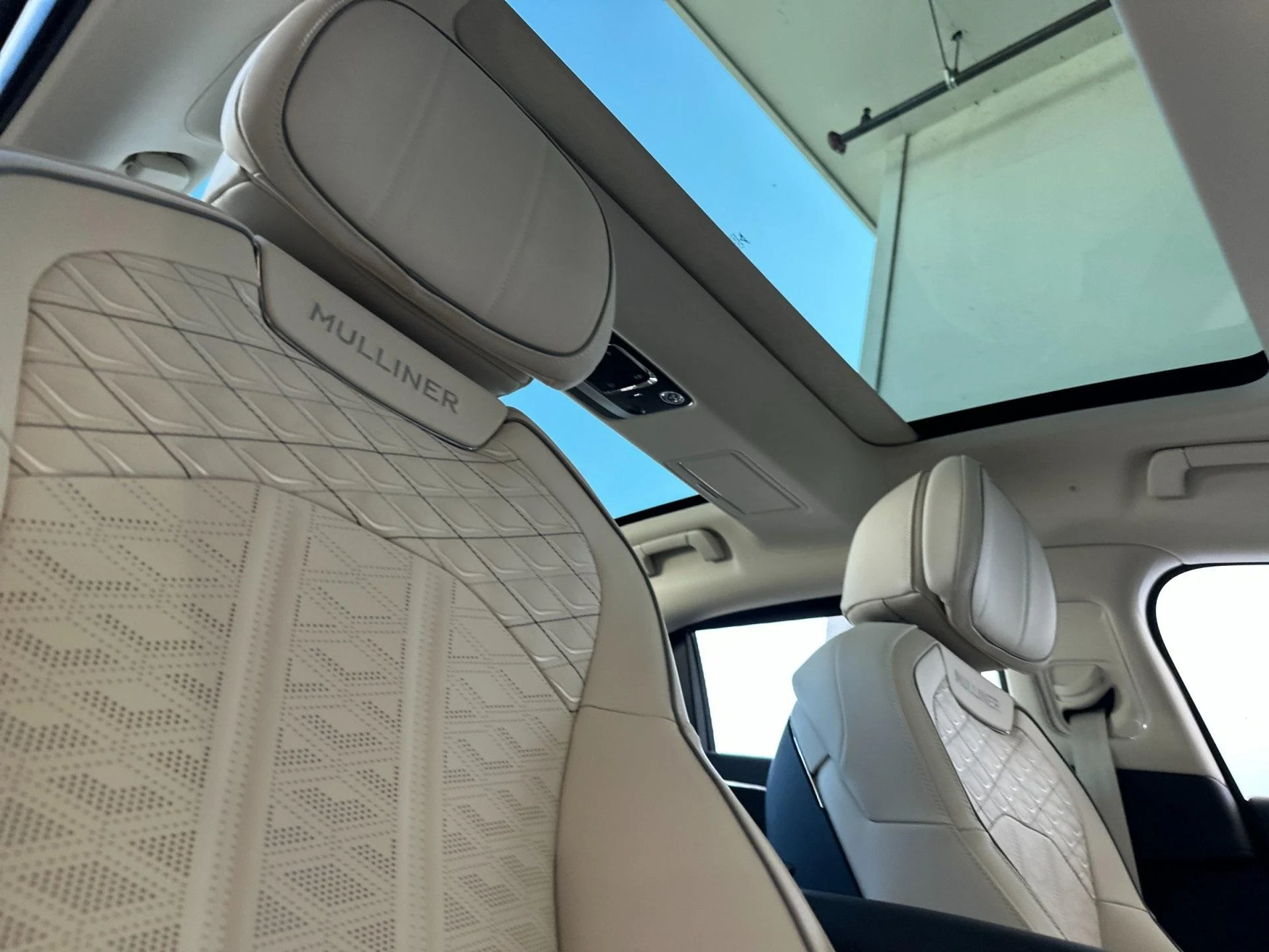 mph018_155504604_New_2025_Bentley_Flying_Spur_Speed_1760603943_c5ceb201f9