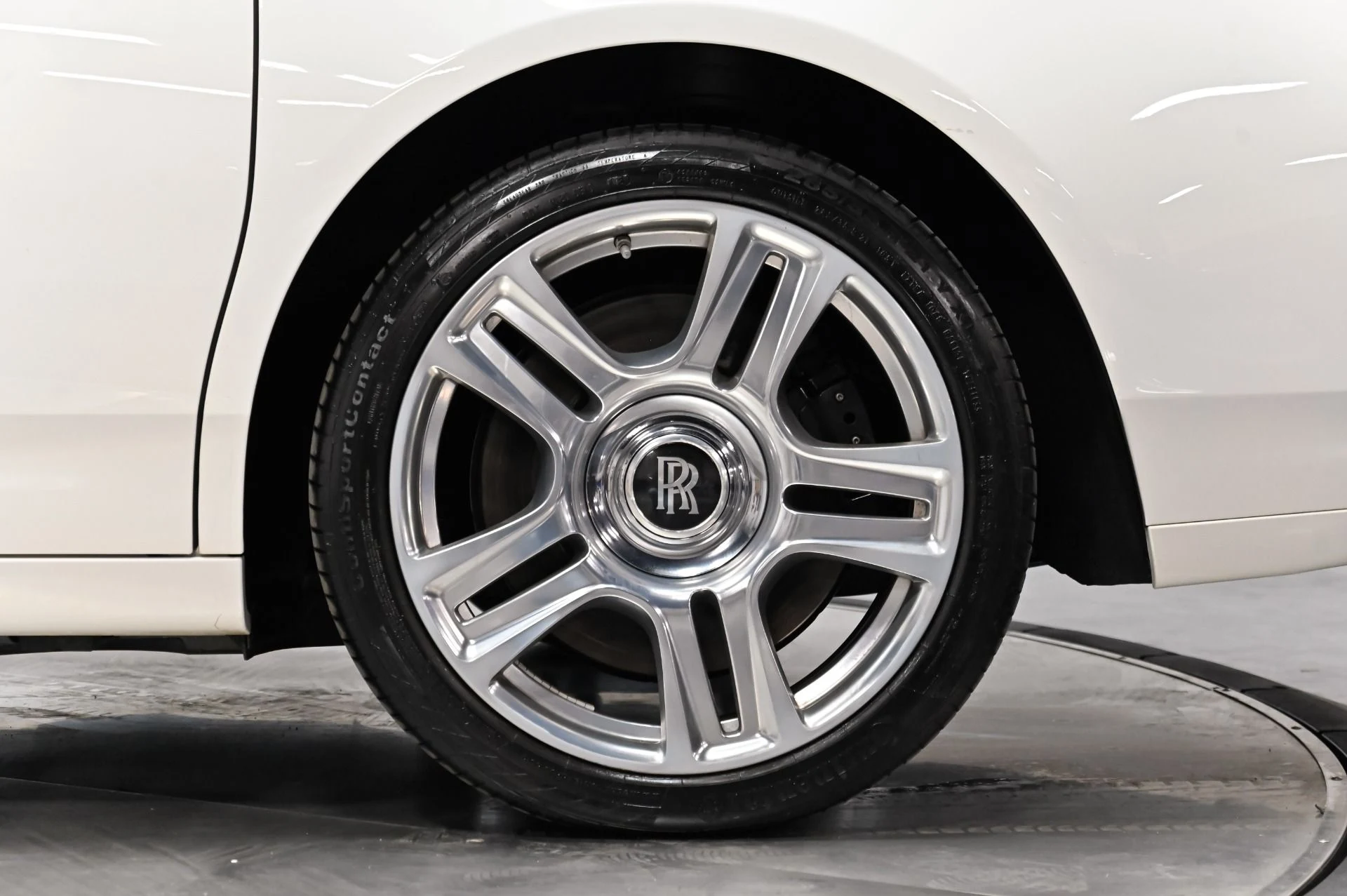 mph018_1569611456_Used_2017_Rolls_Royce_Ghost_Base_1793114215_d3f6efb095