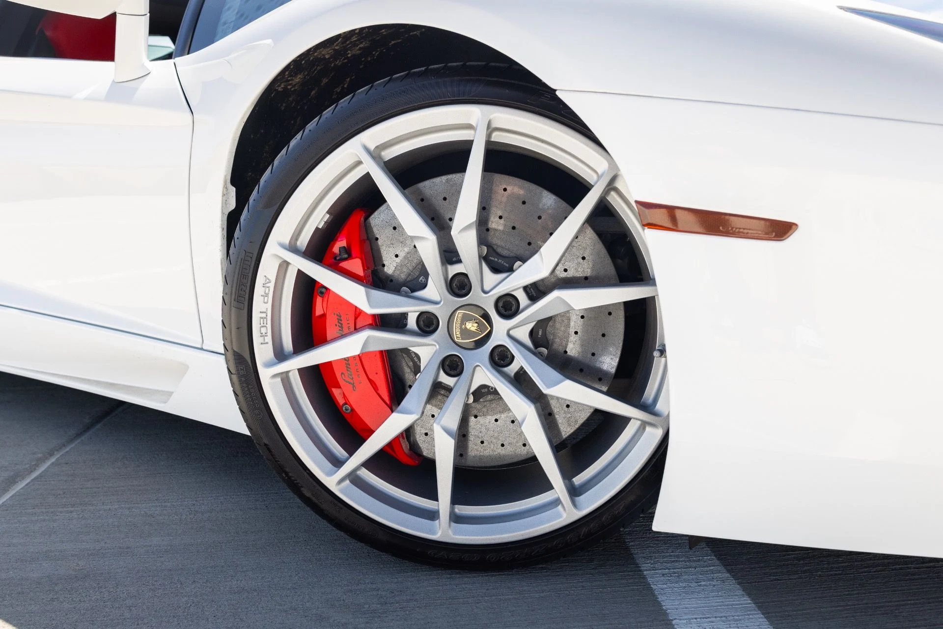 mph018_1570451561_Used_2015_Lamborghini_Aventador_LP_700_4_1785451056_f8e4502865