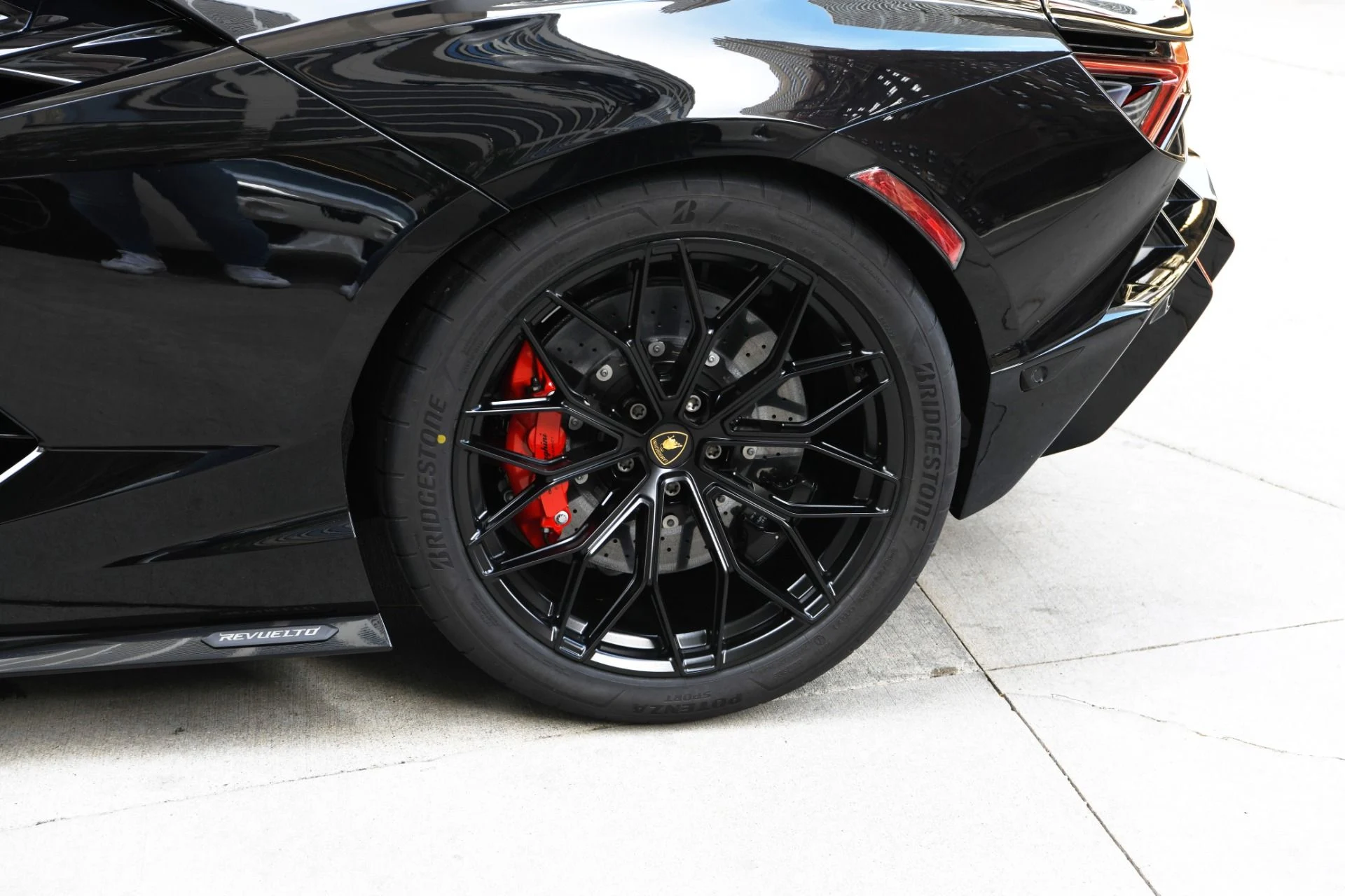mph018_1572197486_Used_2024_Lamborghini_Revuelto_1730140454_b06c165653