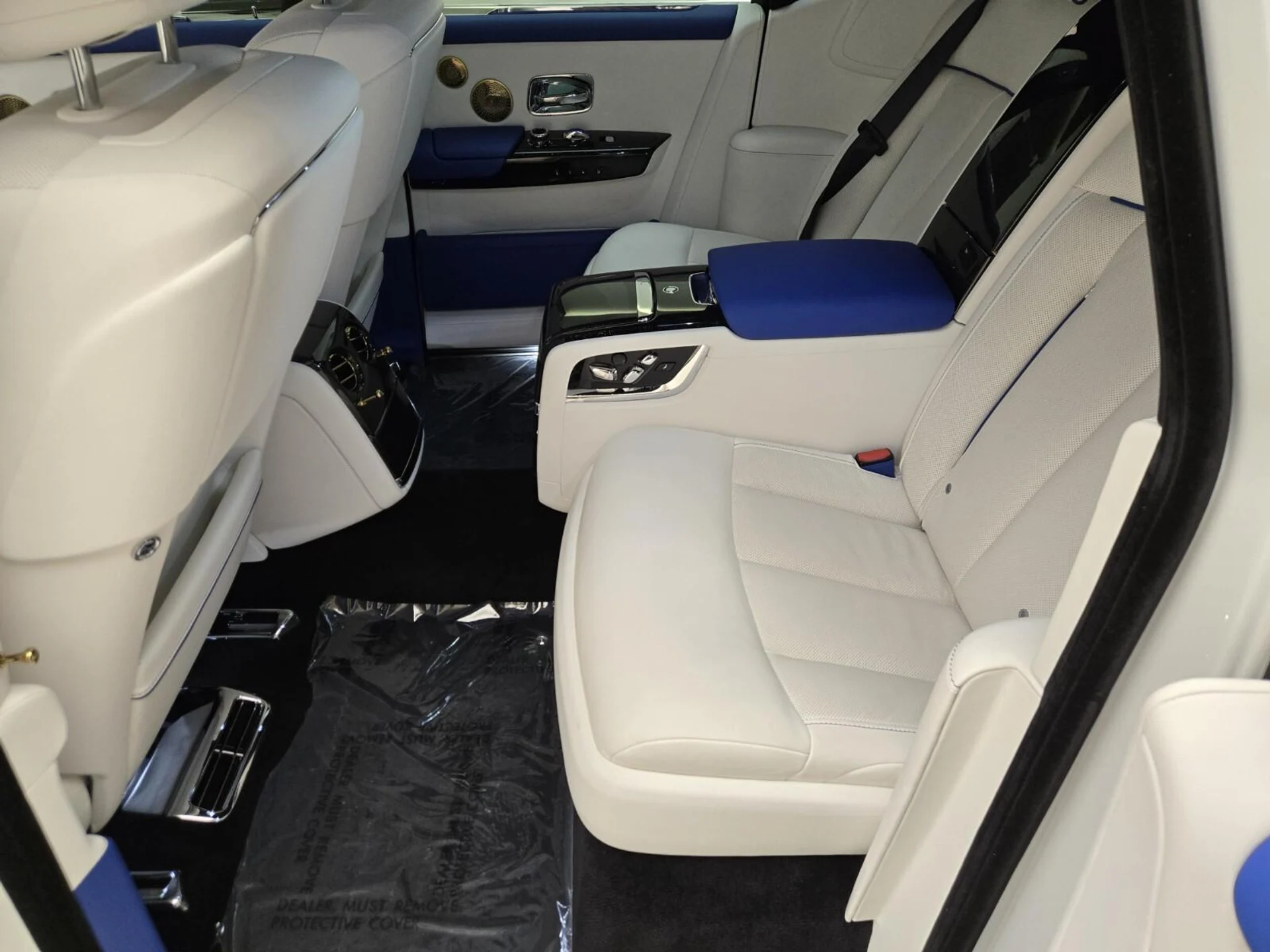 mph018_1578712610_Used_2023_Rolls_Royce_Phantom_1755413493_4b09f32ed1