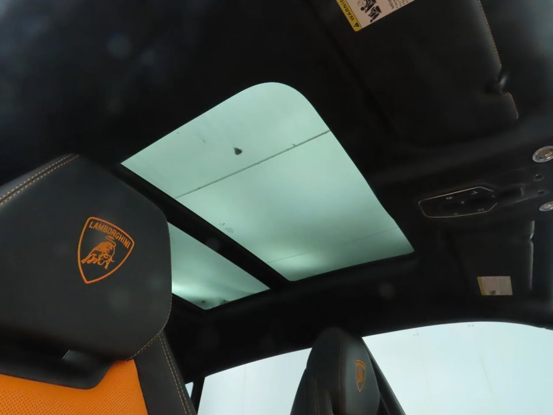 mph018_1583333269_used_2020_lamborghini_urus_awd_8119_22948232_19_1024_40a2edfc68