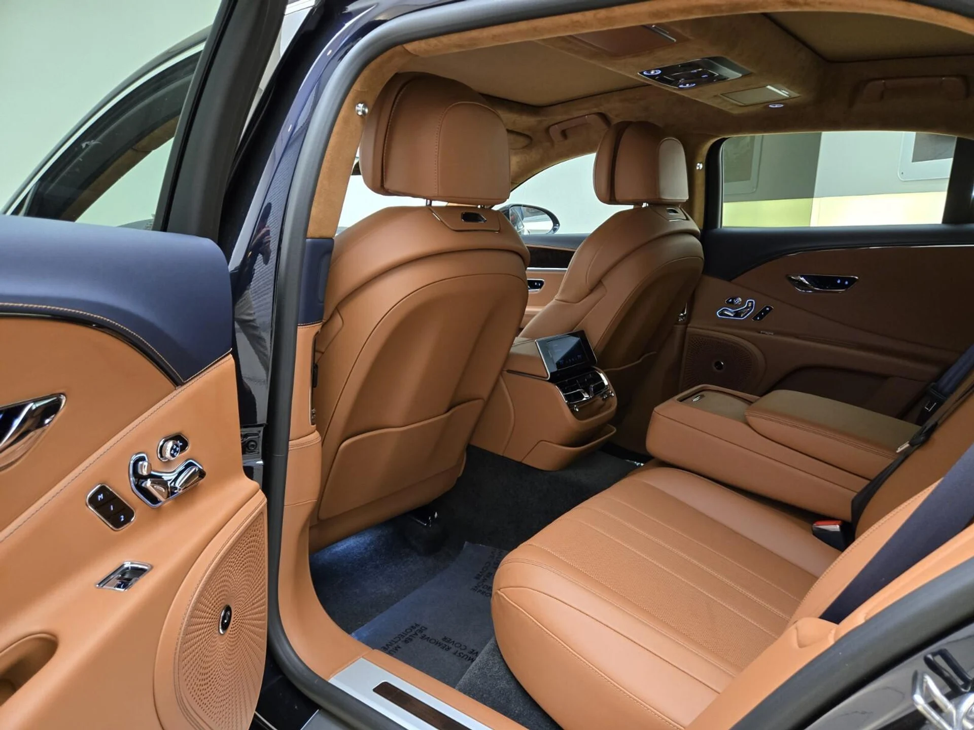 mph018_1583935277_Used_2022_Bentley_Flying_Spur_V8_1744111933_1478ce6a0b