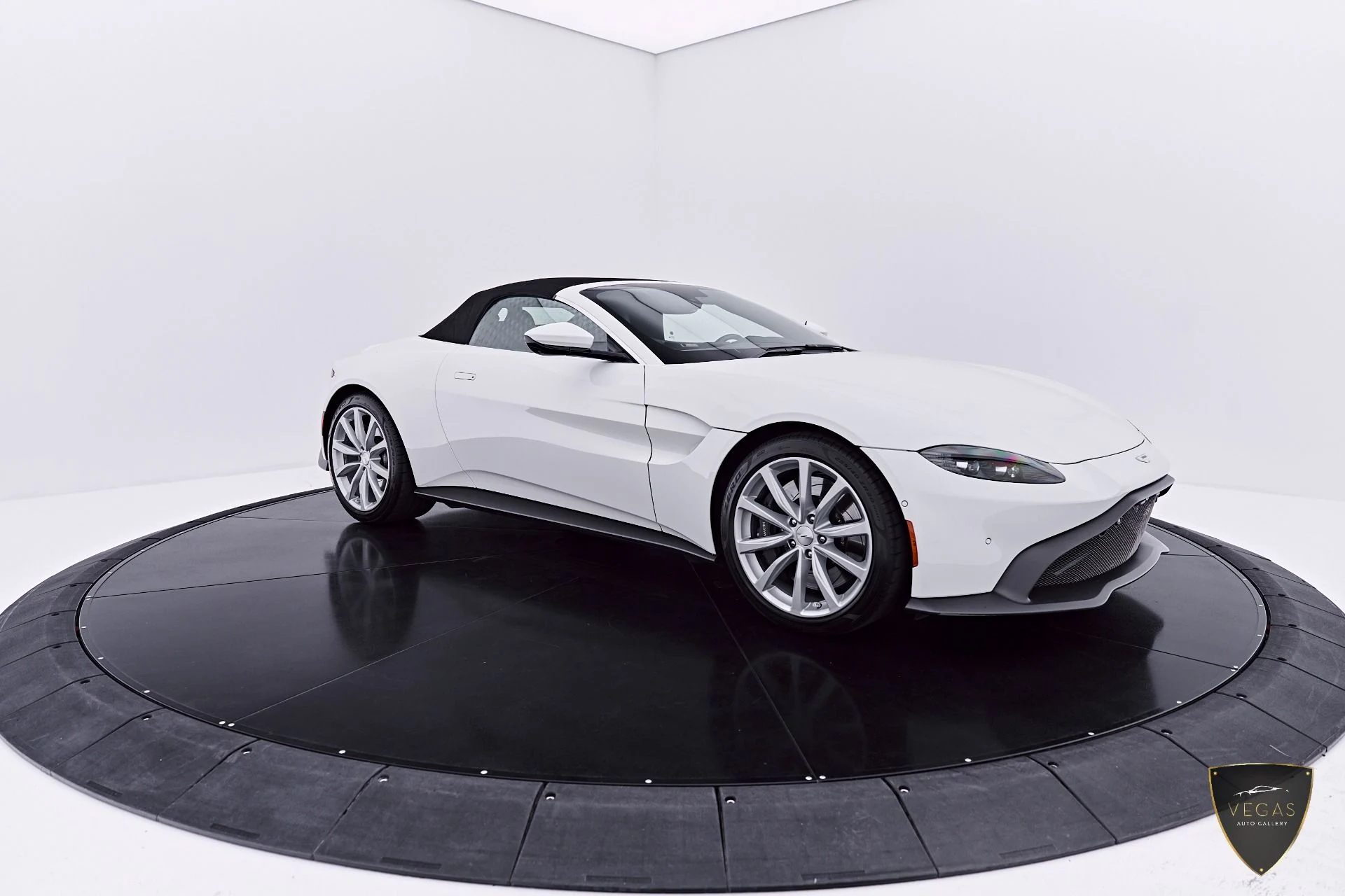 mph018_1585167902_Used_2023_Aston_Martin_Vantage_1783622415_f54cd2a4c7