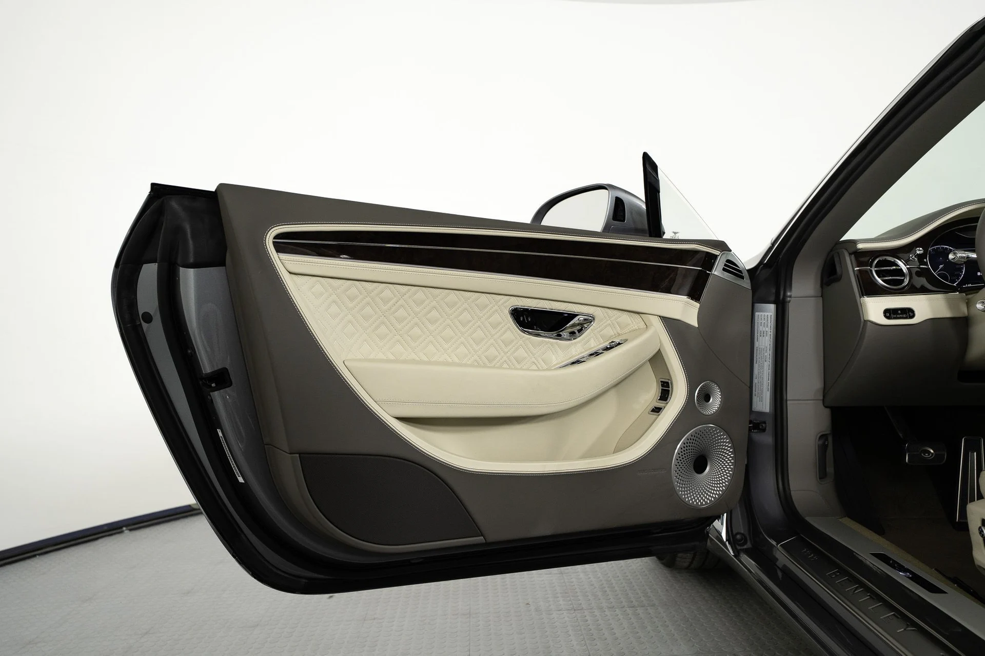 mph018_1588083751_c3643195_3c81_4d77_b212_cf06e0a0c65e_00b875b433