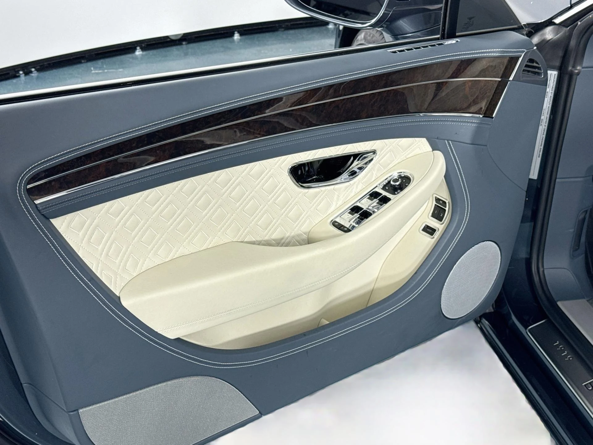 mph018_1588182696_Used_2020_Bentley_Continental_GT_V8_1786897717_02b12bbe0d