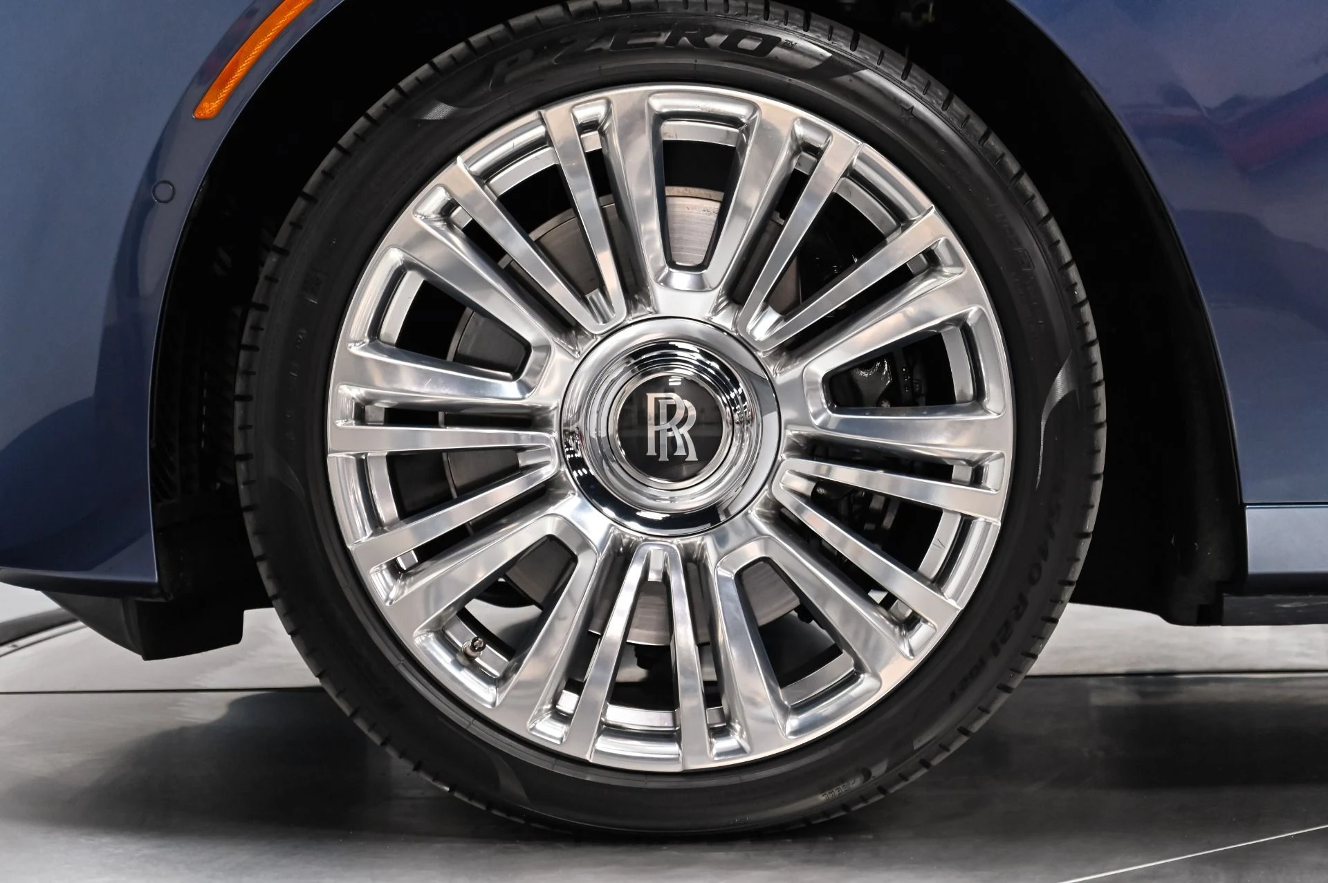 mph018_1591124070_Used_2021_Rolls_Royce_Ghost_Base_1788893132_c4fcdddb4d
