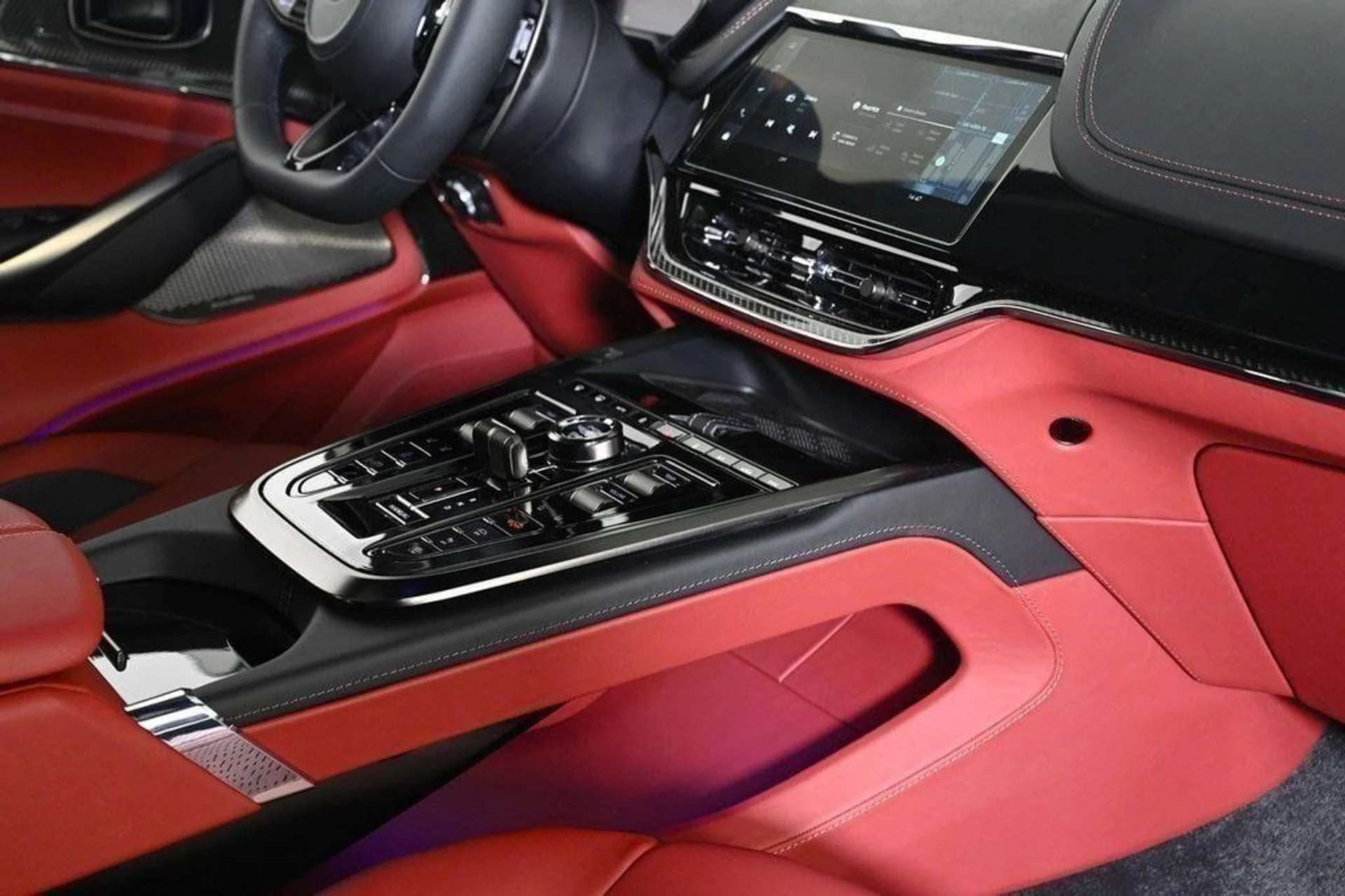 mph018_1596978714_new_2025_aston_martin_dbx_707awd_11350_22854625_18_1024_4a35c47b94