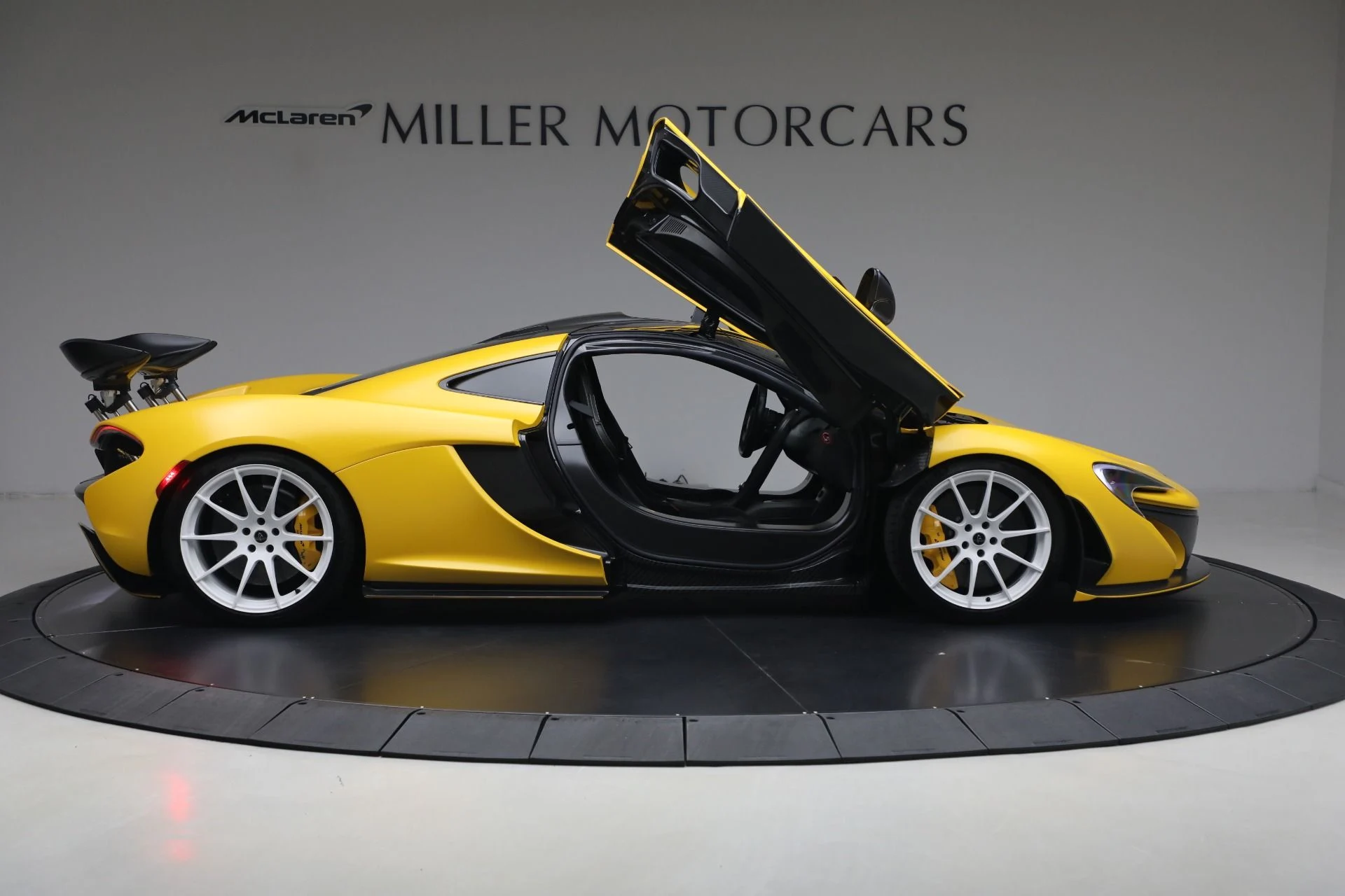mph018_1615451464_Used_2015_Mc_Laren_P1_14496cd22b