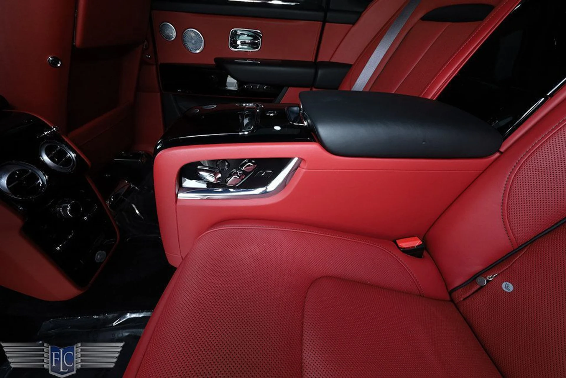 mph018_1616513912_used_2019_rolls_royce_cullinan_sportutility_6305_22963693_19_1024_b297b067dc