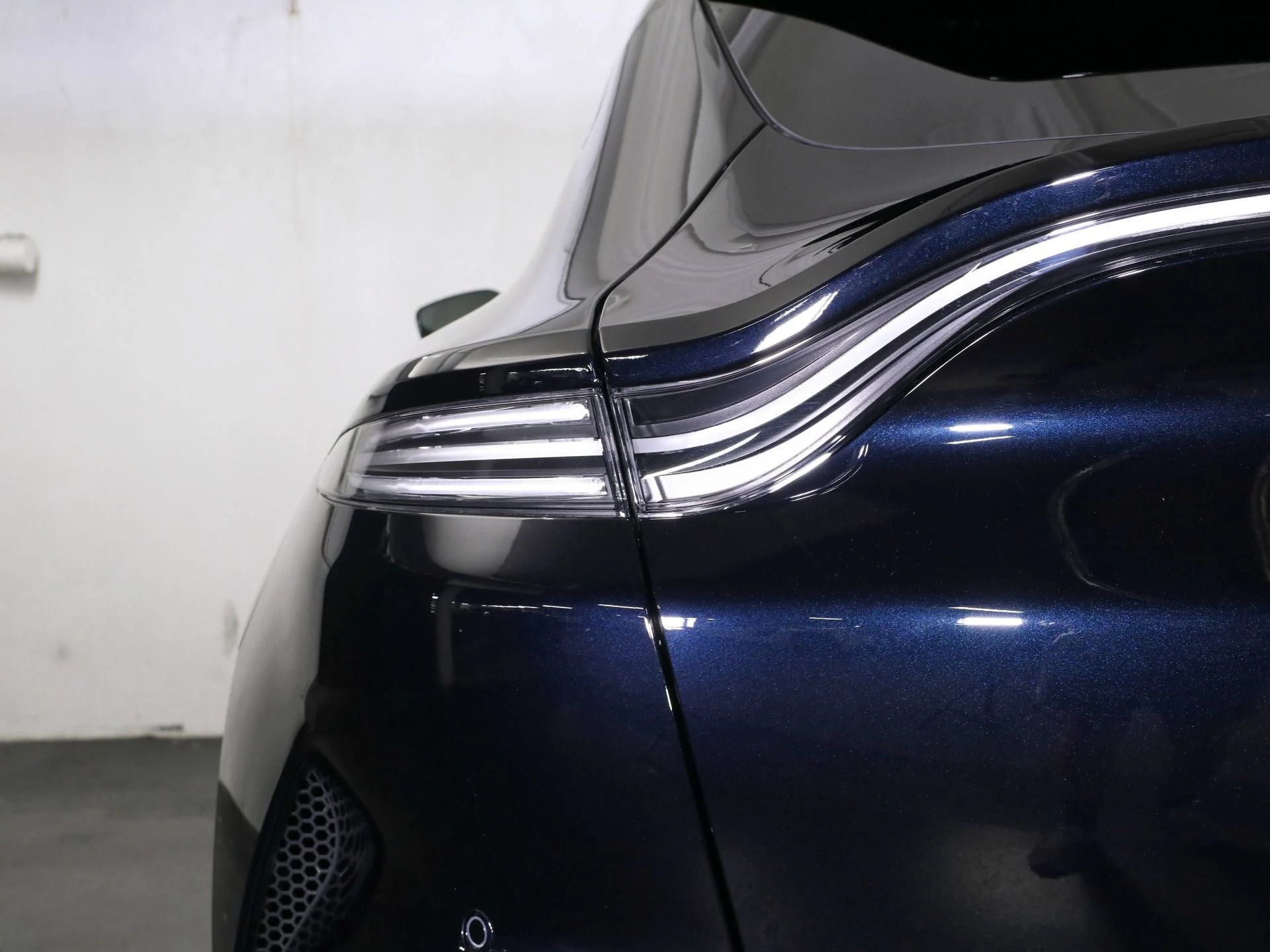 mph018_1617254180_New_2025_Aston_Martin_DBX_707_1768455345_14d1052784