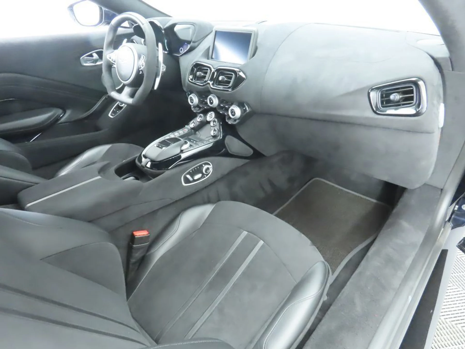 mph018_1619734255_used_2020_aston_martin_vantage_coupe_8119_22982881_19_1024_4c0aa9f27a