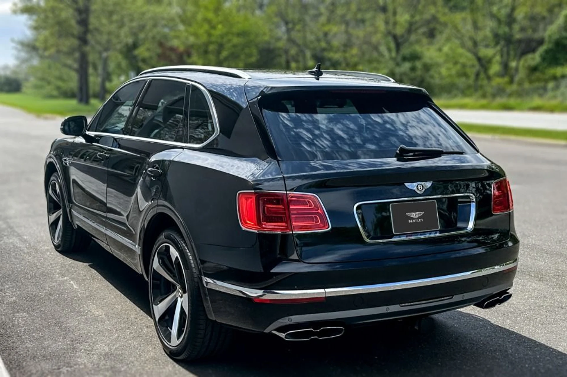 mph018_1621121007_Used_2019_Bentley_Bentayga_V8_1778775400_24d186a324