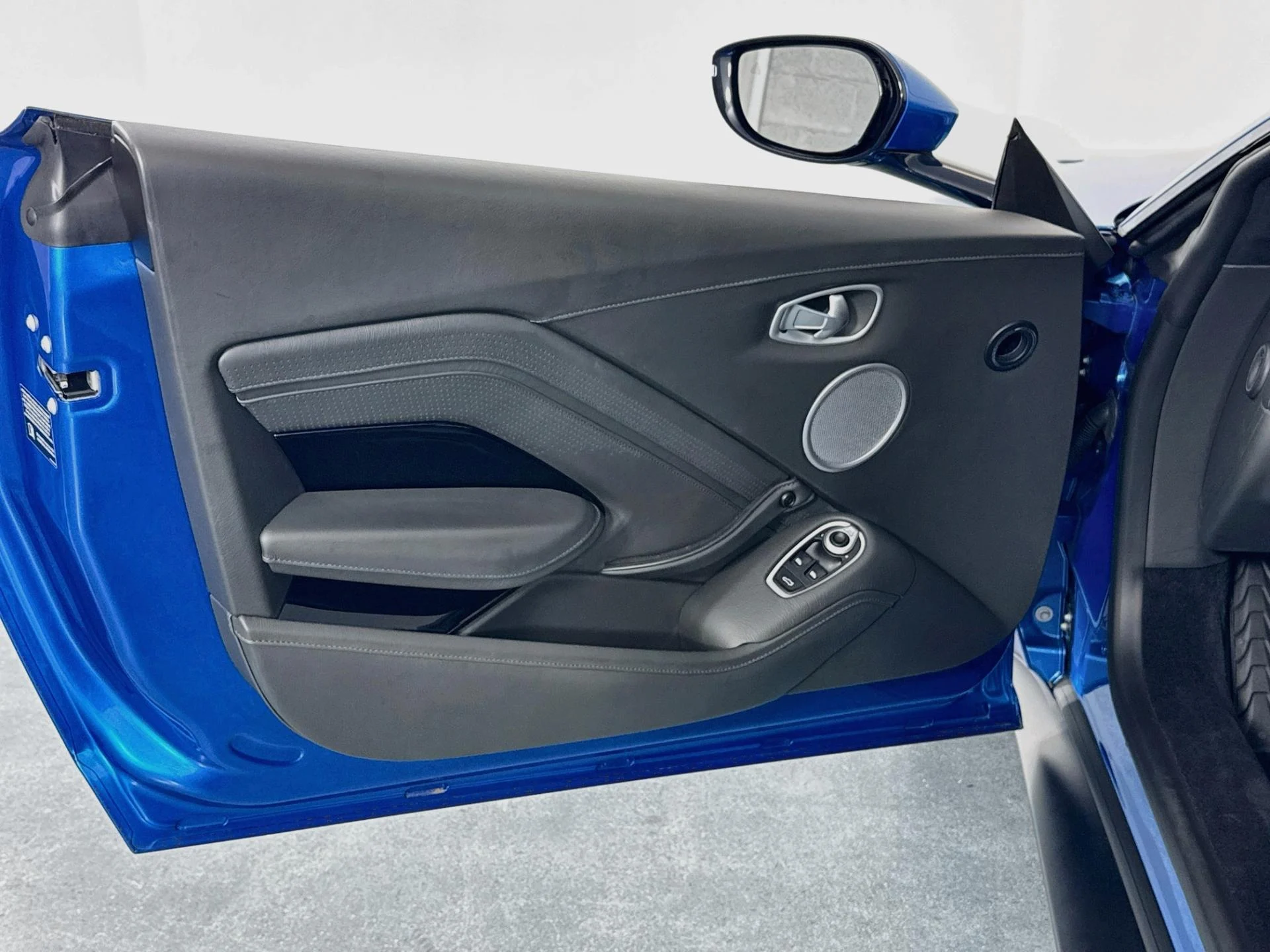 mph018_1624171600_Used_2020_Aston_Martin_Vantage_1791218625_c78124255e