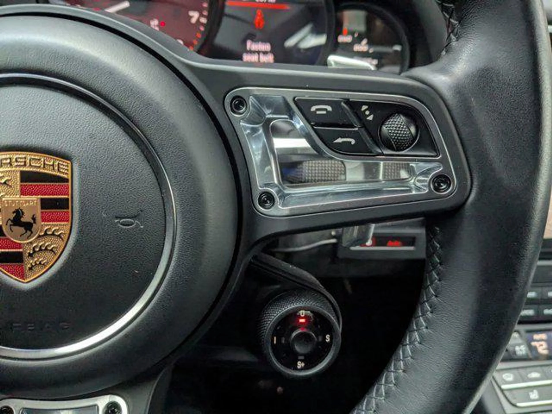 mph018_1624384817_VR_Otu_E_Dff_Zx_SM_Tq_Q6_Dge35_POU_8_b9ae36fc78