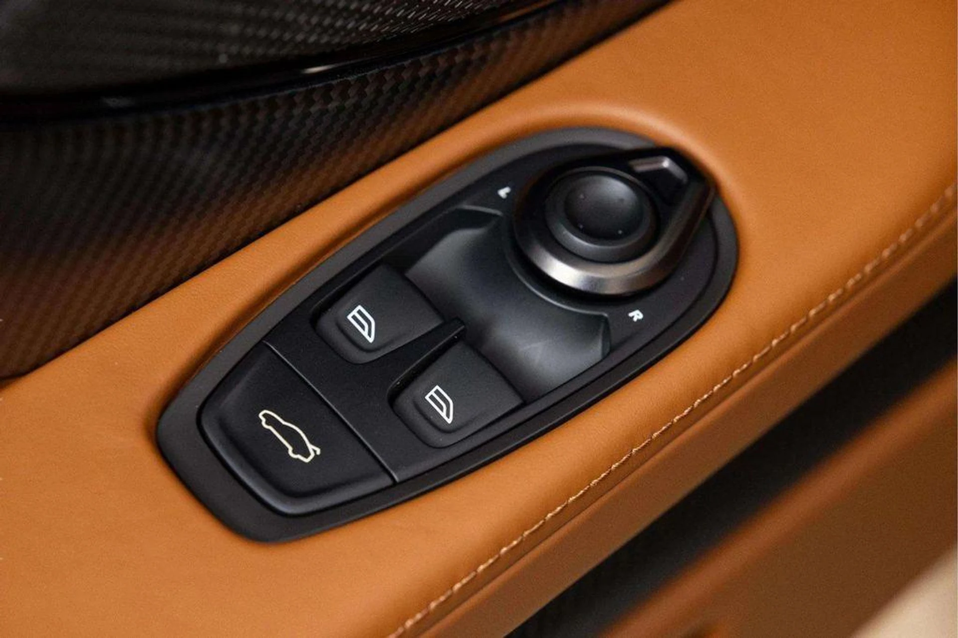 mph018_1629761043_DD_Bk_Jkd_JO_He8_N_Sr_E8_Ni_GQ_75_uw_M_287b424c31