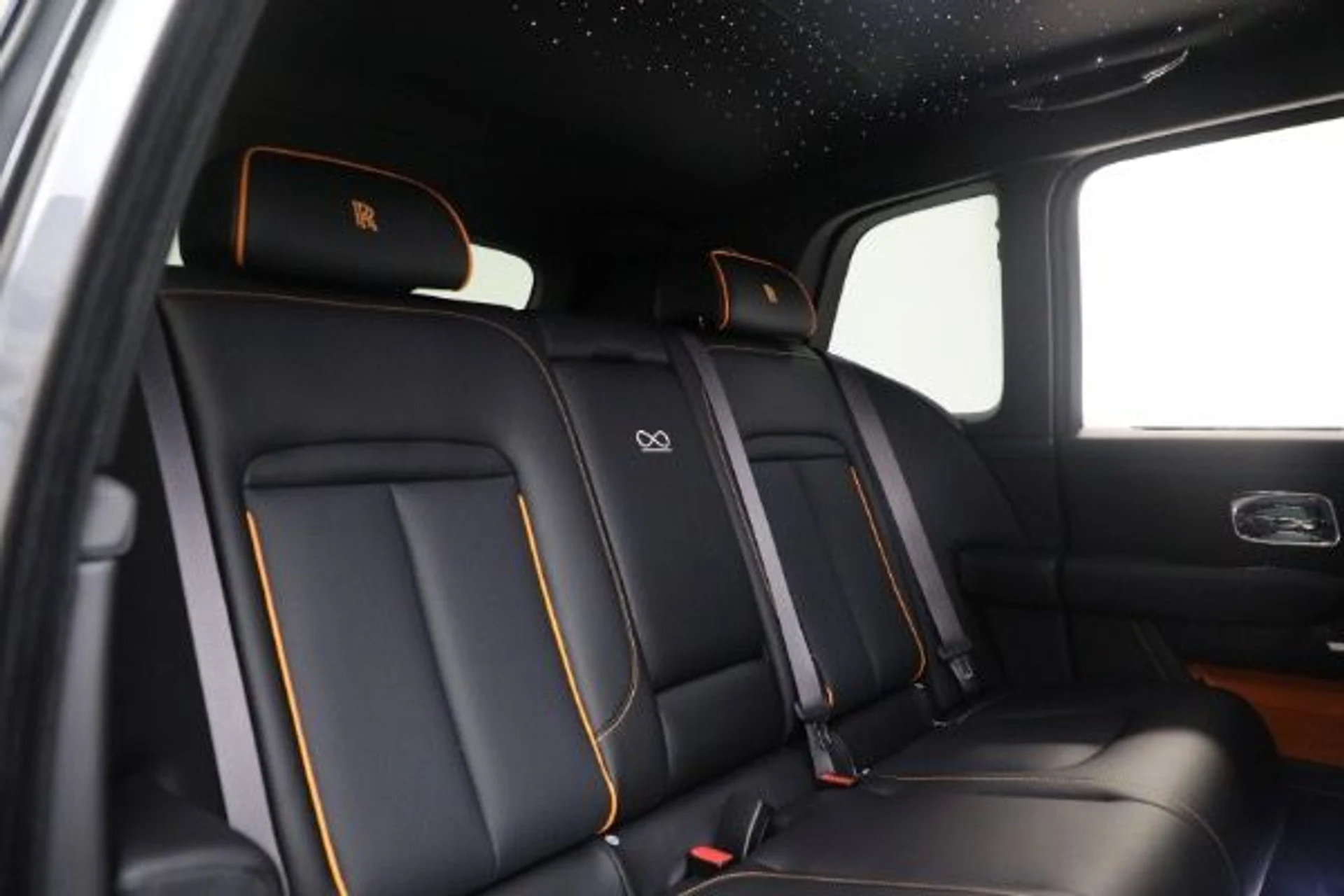 mph018_1631919698_New_2026_Rolls_Royce_Black_Badge_Cullinan_299fd20397