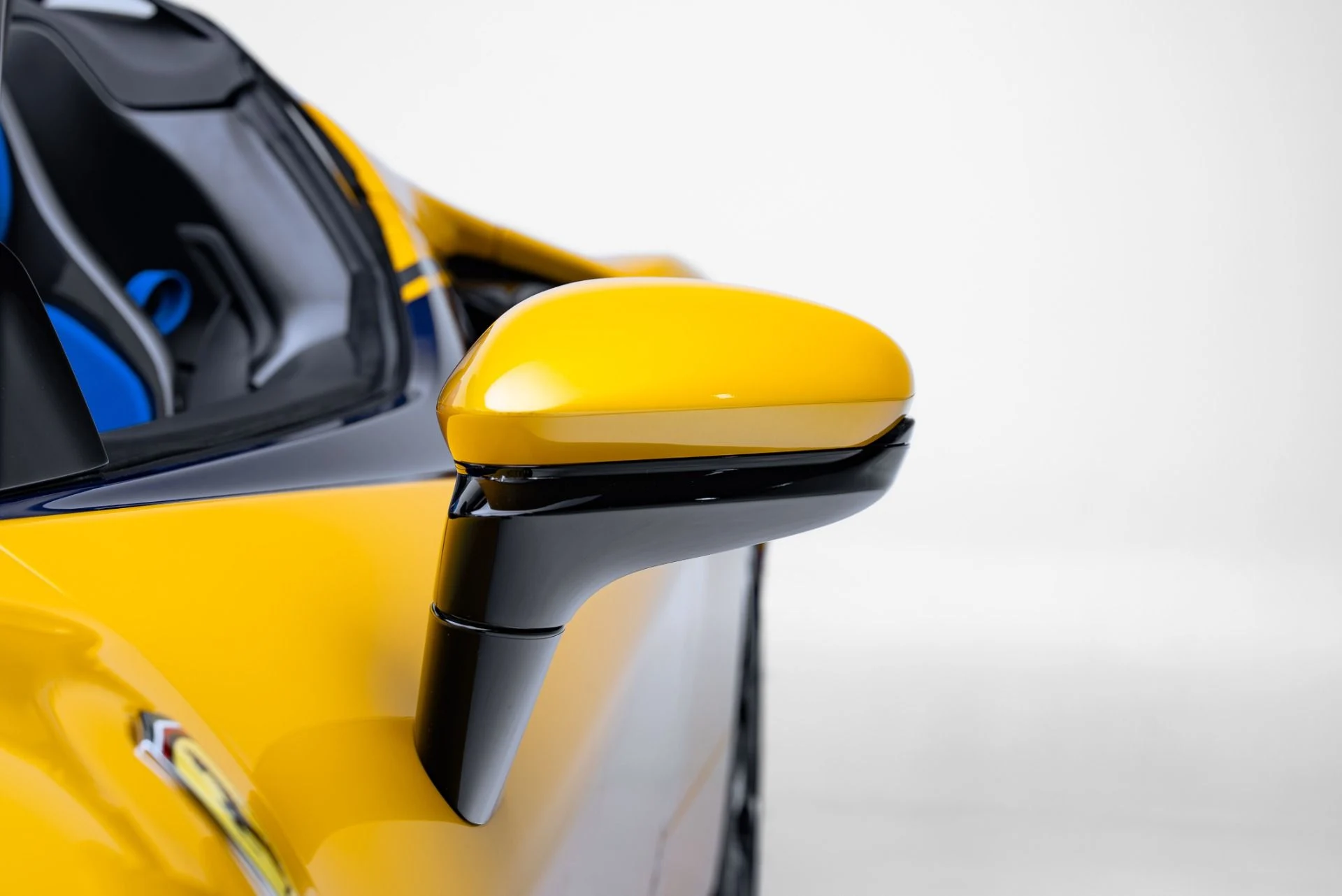 mph018_1637217822_Used_2023_Ferrari_SF_90_Spider_1773351376_3b9817b44a