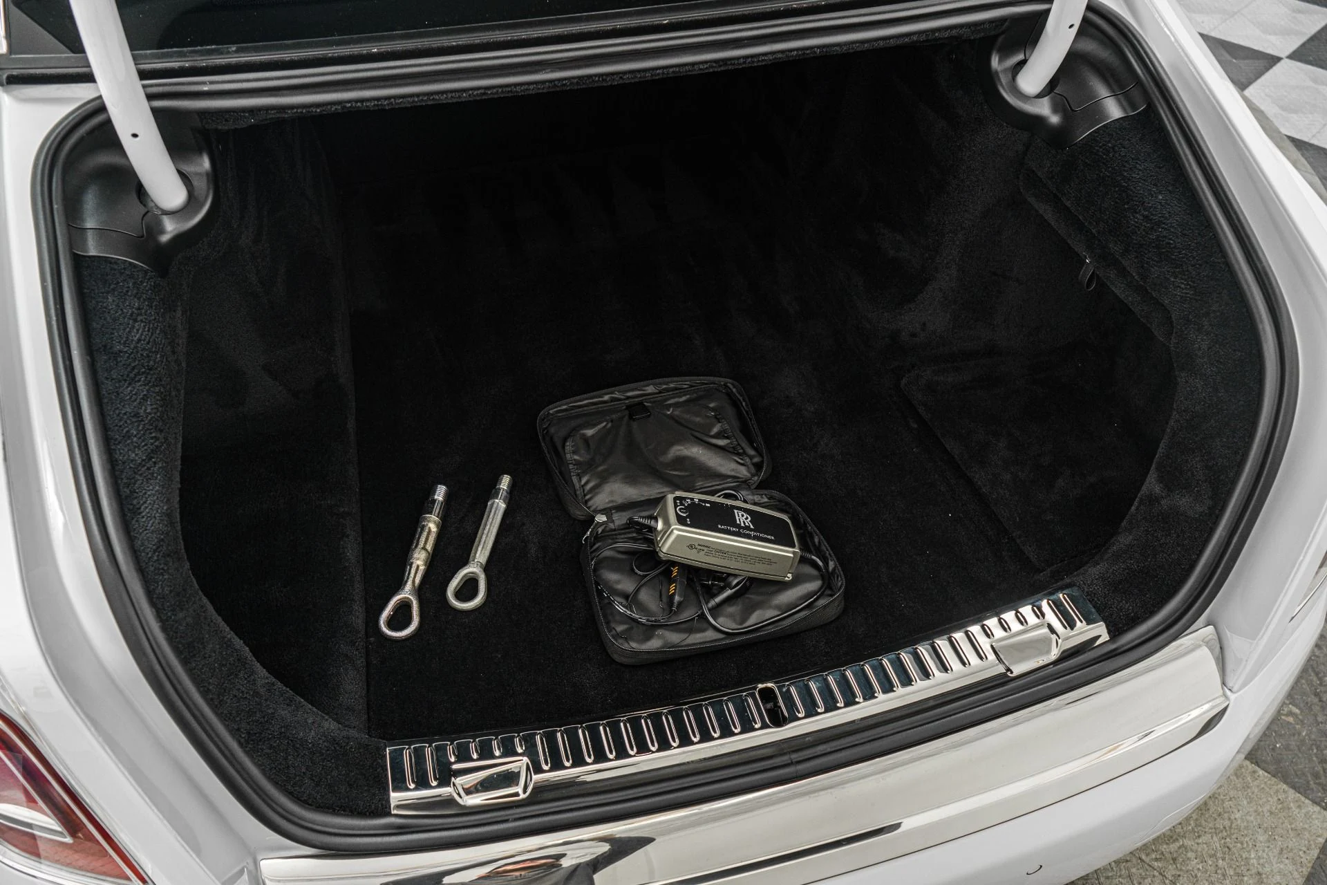 mph018_1638723580_Used_2023_Rolls_Royce_Phantom_Shooting_Star_Headliner_Very_Low_Miles_1768421489_c2bb8ffda4