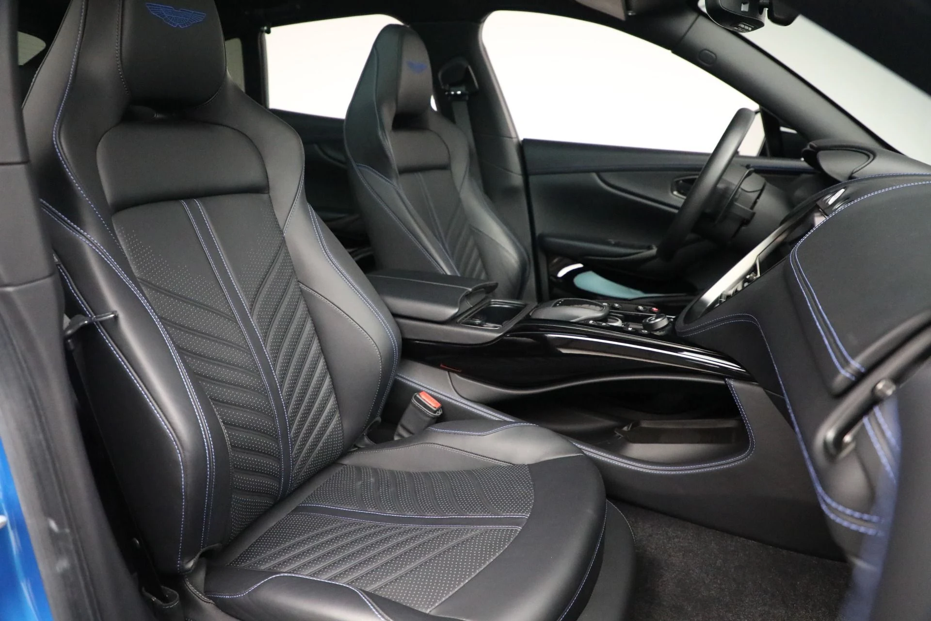 mph018_1640507896_Used_2024_Aston_Martin_DBX_707_2a9633cf7a