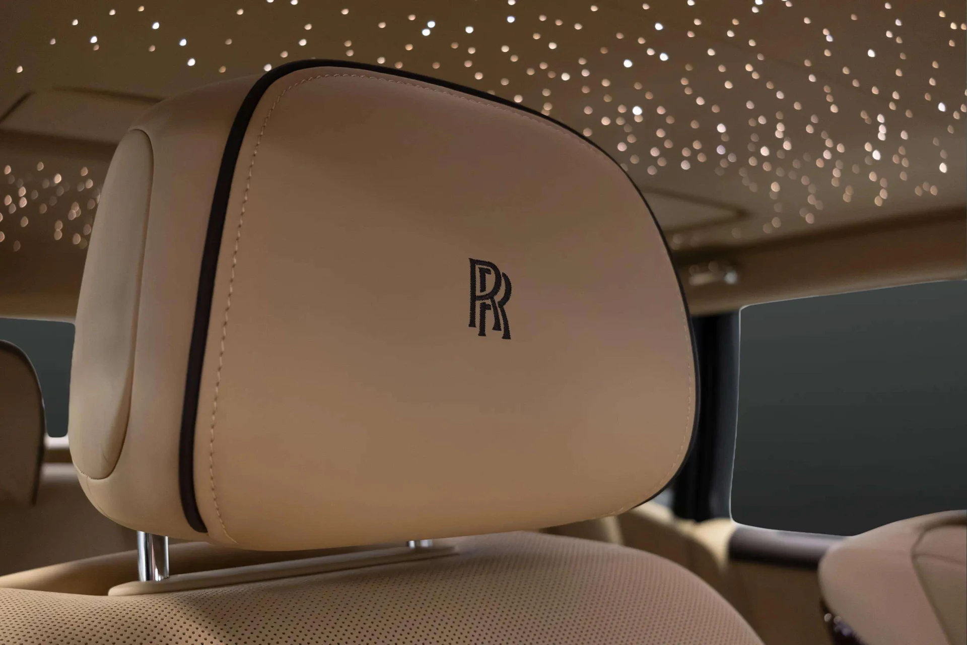 mph018_1653592776_fa2fb1a9_fa57_407d_90ca_edc69c573687_201920_Rolls_Royce20_Phantom2028_SCA_687_S59_KU_10466929_18_97dcf5d2a2