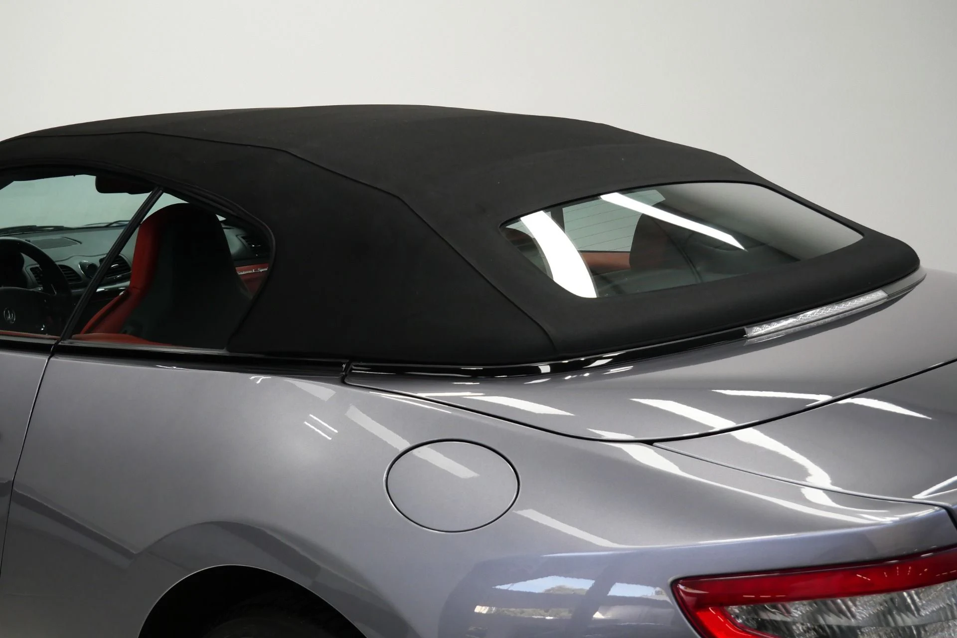 mph018_1659306437_Used_2019_Maserati_Gran_Turismo_Convertible_Sport_Rare_Color_Carbon_Fiber_Interior_Trim_1773689122_bd03c9bce7