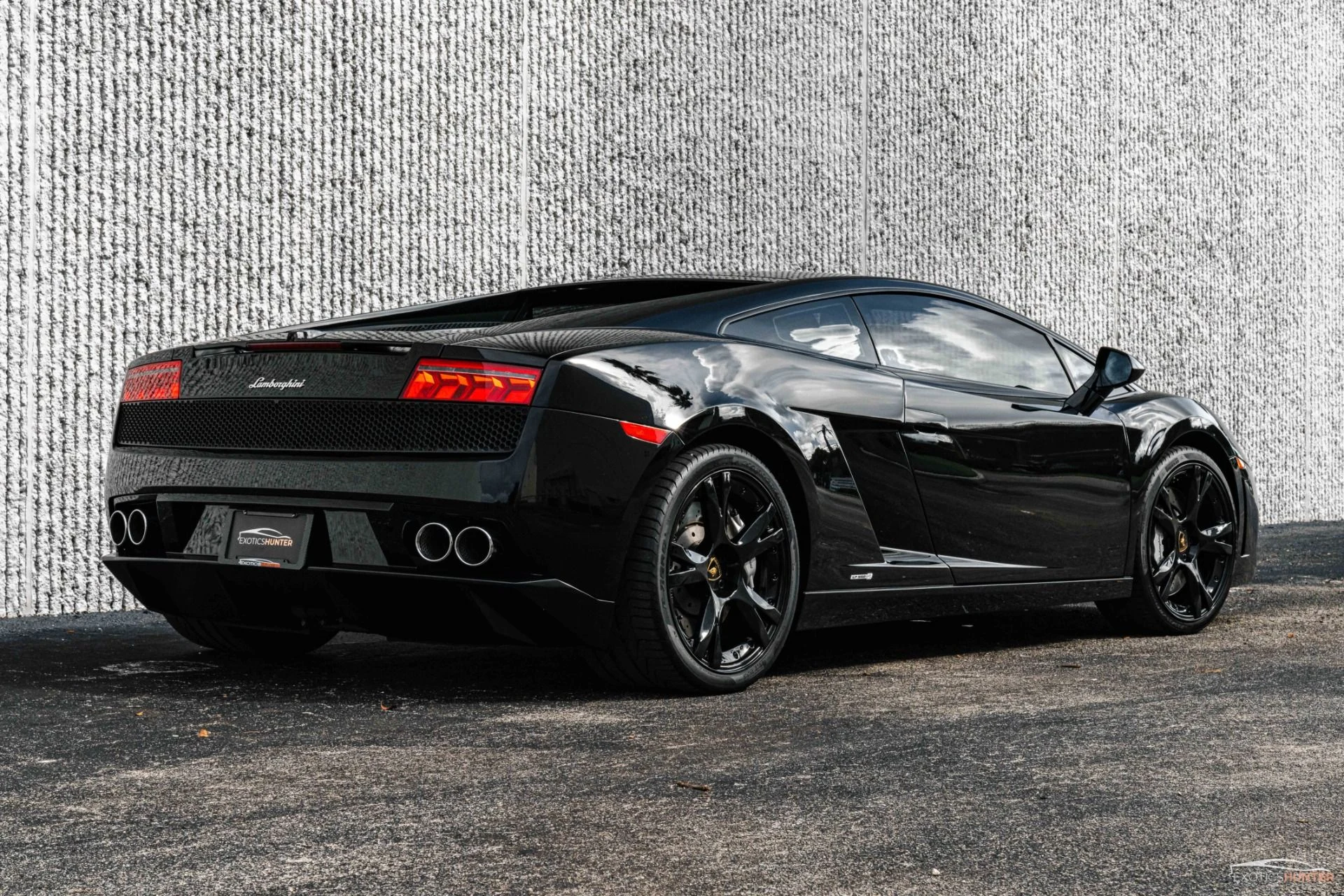 mph018_1671528130_Used_2012_Lamborghini_Gallardo_LP_550_2_w_a_White_Interior_Diamond_Stitch_Reverse_Cam_Front_Lift_1696105908_eed0fa5f48