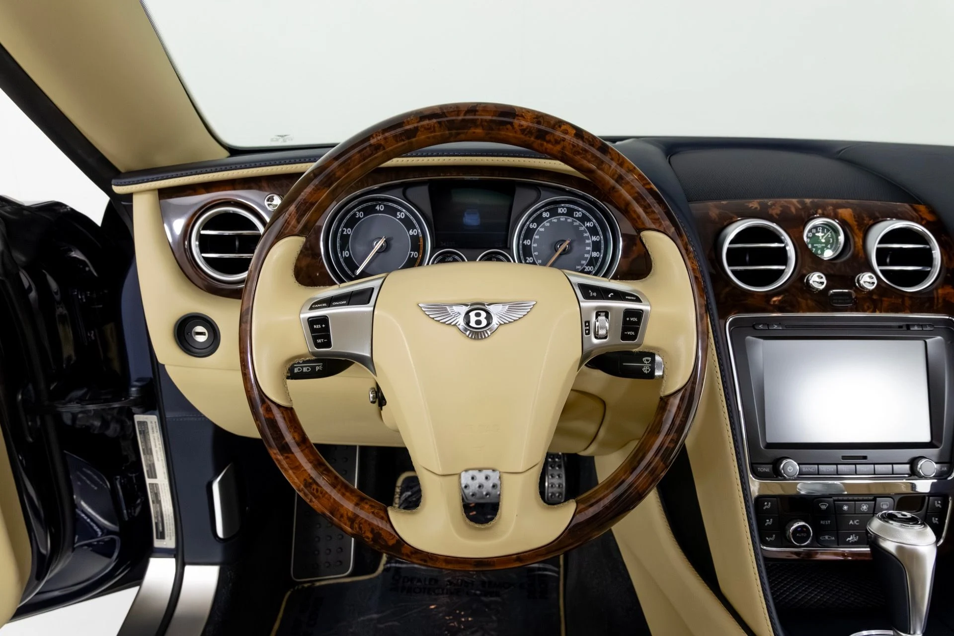 mph018_1671861518_Used_2014_Bentley_Continental_GT_V8_1766612360_ab272e3cd0