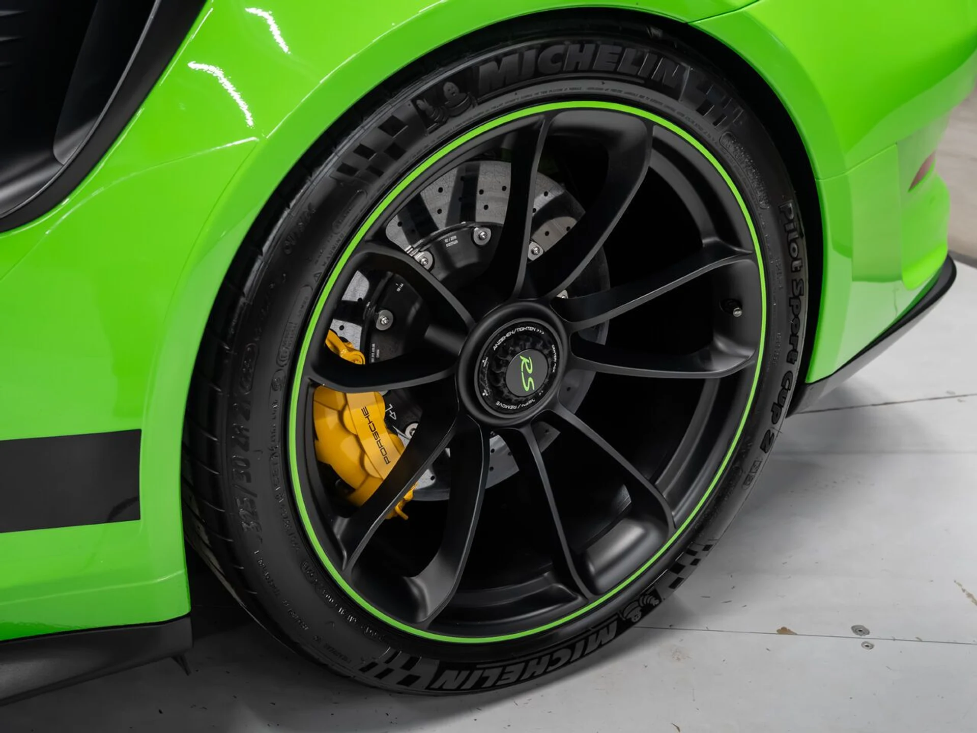 mph018_1676900073_porsche_911_2019_030792d52b