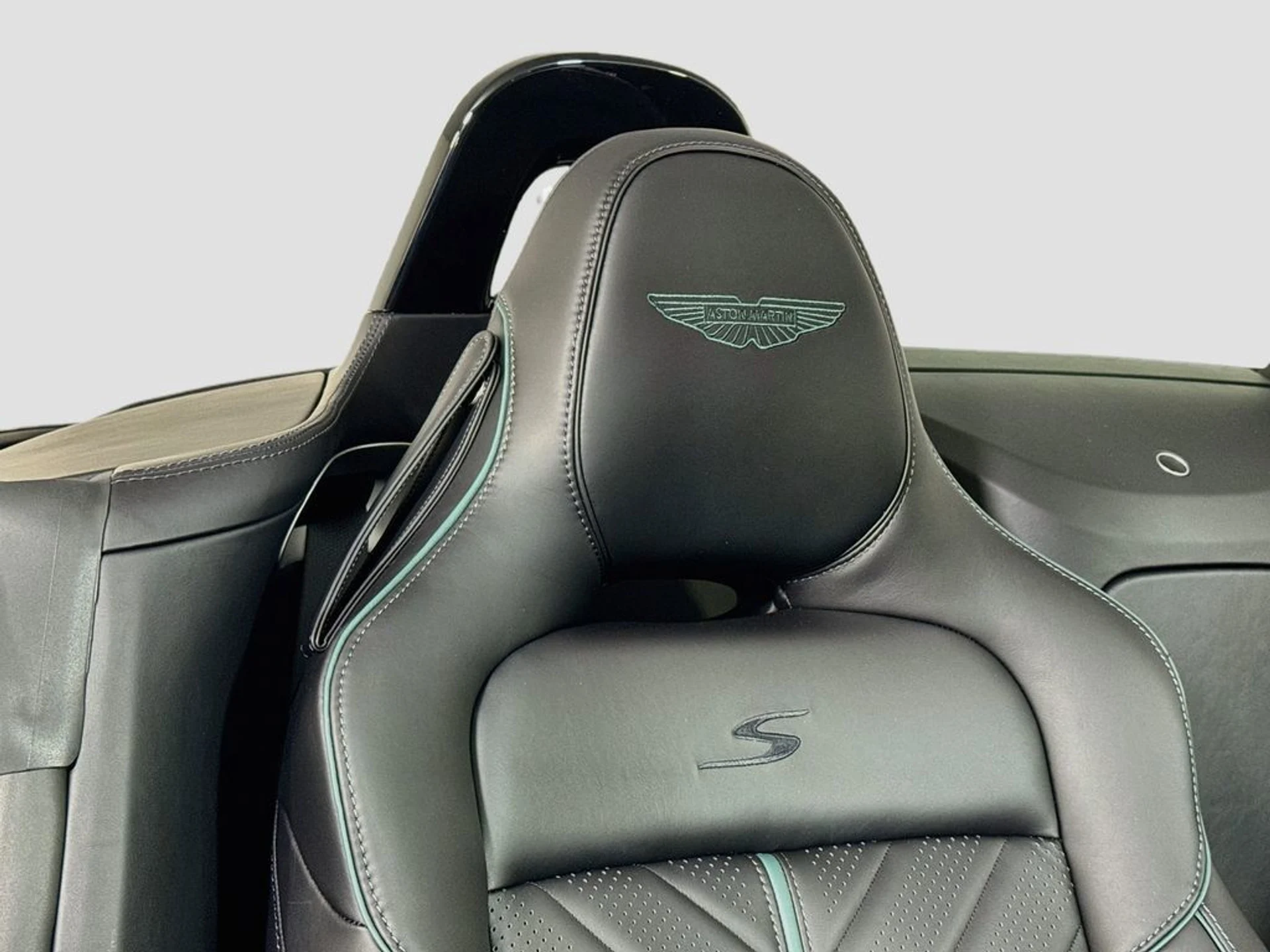 mph018_1694339182_new_2026_aston_martin_vantage_sroadster_11350_23064994_19_1024_c1d0fb026d