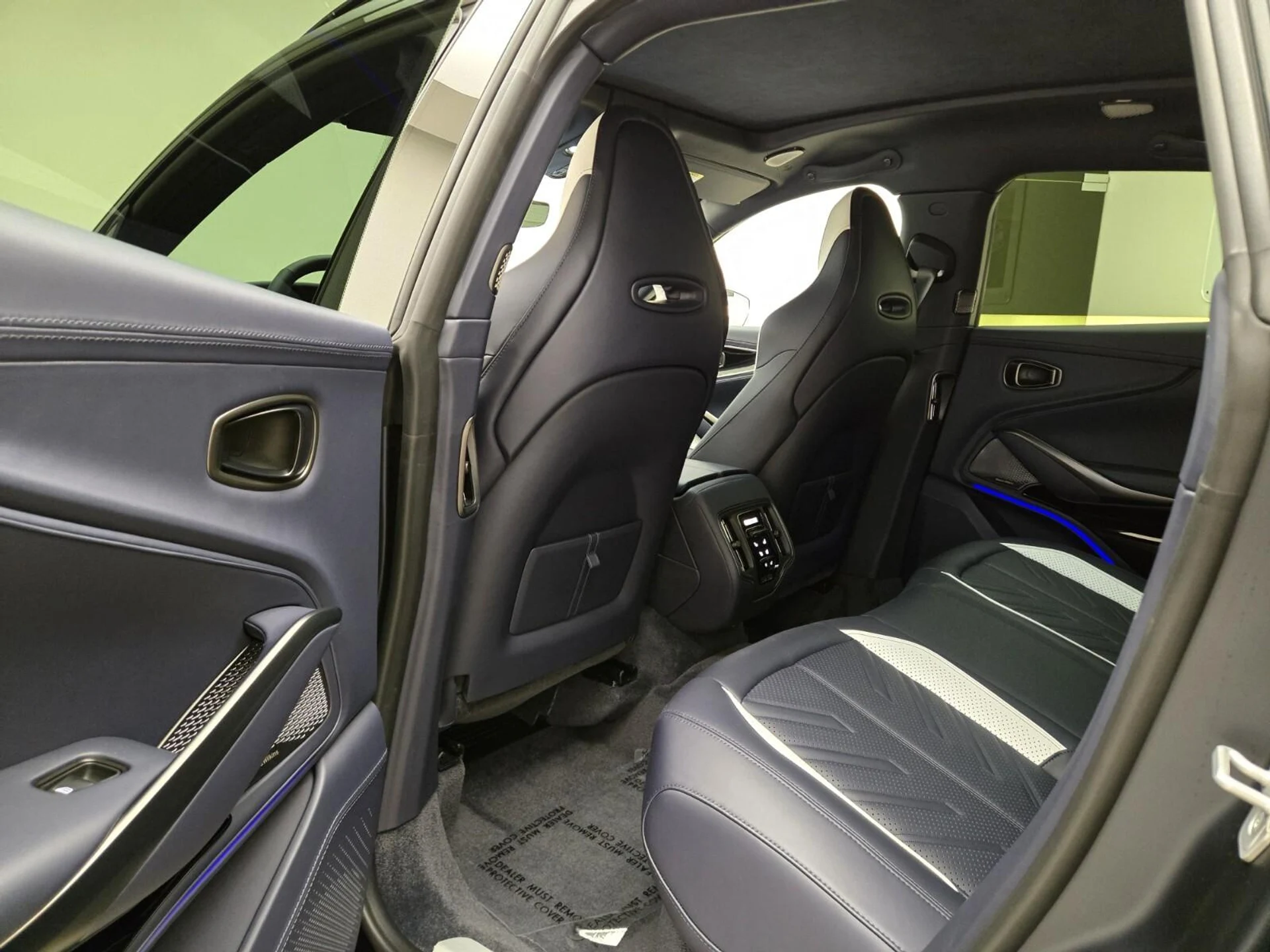 mph018_1698063331_New_2026_Aston_Martin_DBX_S_1780118649_7babf0e432