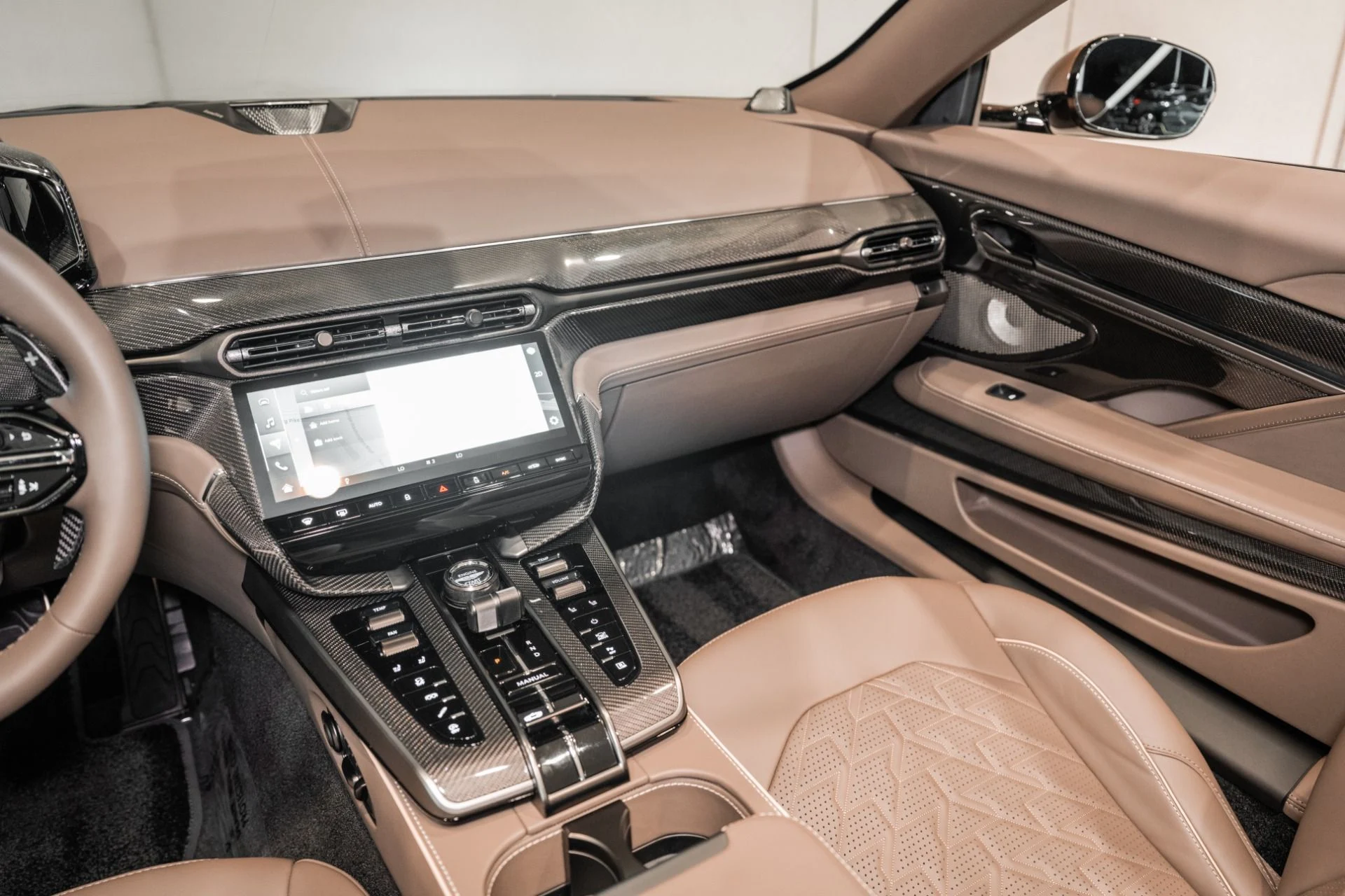 mph018_170026090_New_2026_Aston_Martin_Vanquish_Volante_1783526001_7321ae4bee