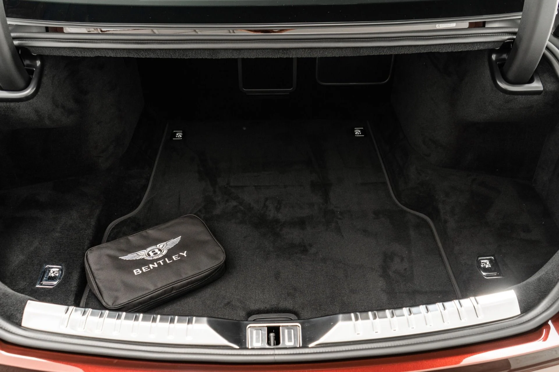 mph018_170219921_Used_2023_Bentley_Flying_Spur_Azure_1755704000_5b0fccf59e