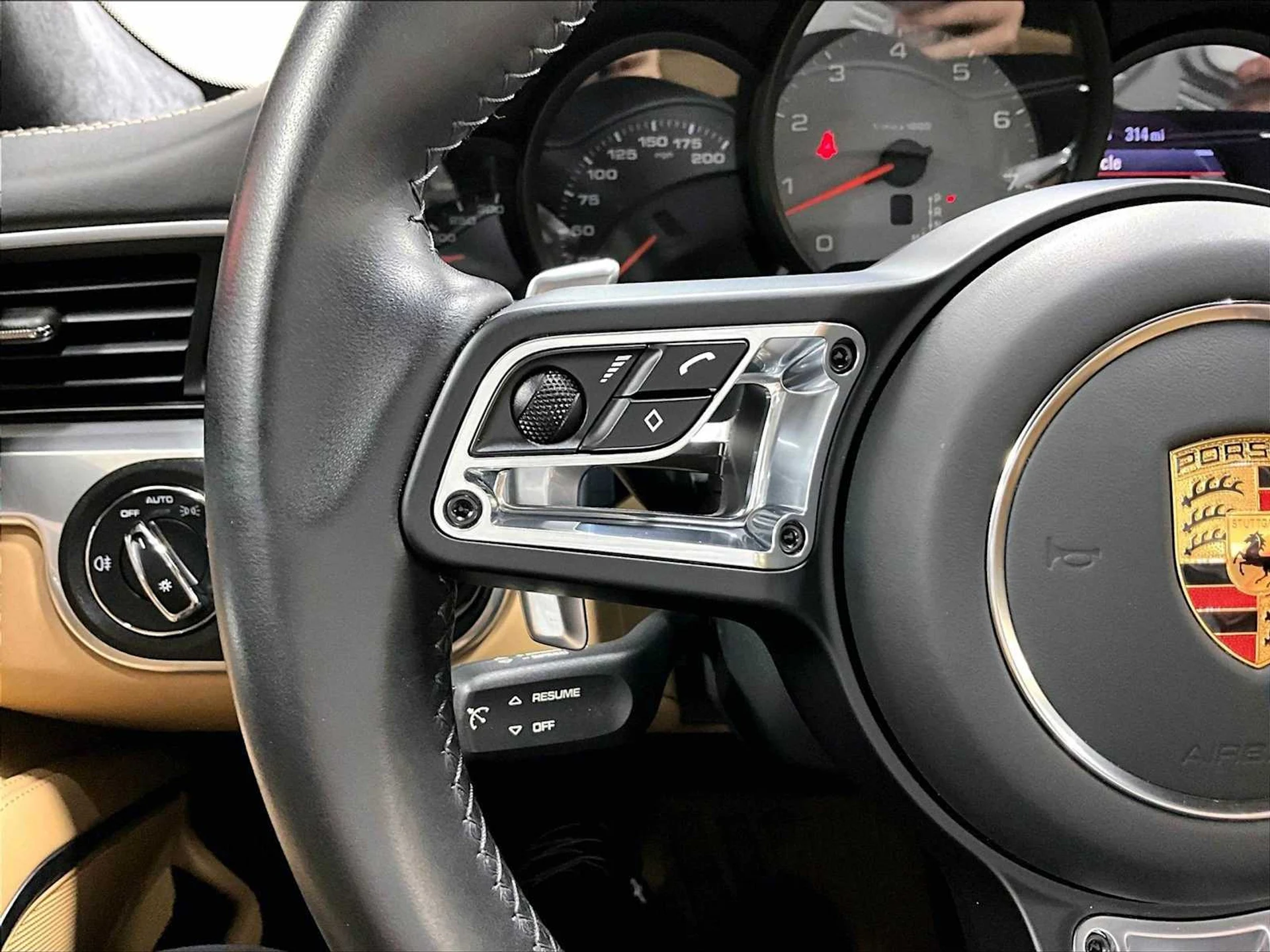 mph018_170235705_fe1013df2a68a3e098828c87dd39ac20x_f9eb9f3384