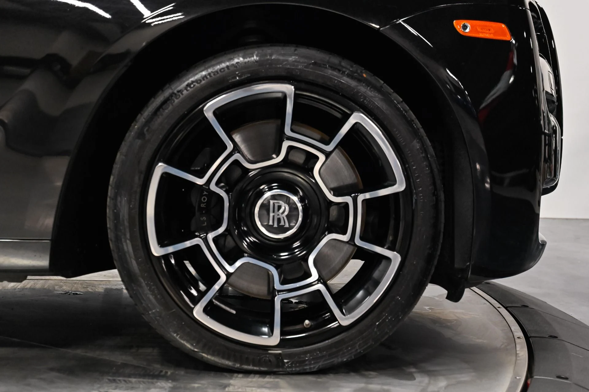 mph018_1703551989_Used_2017_Rolls_Royce_Ghost_Base_1792796263_bb60719d7f