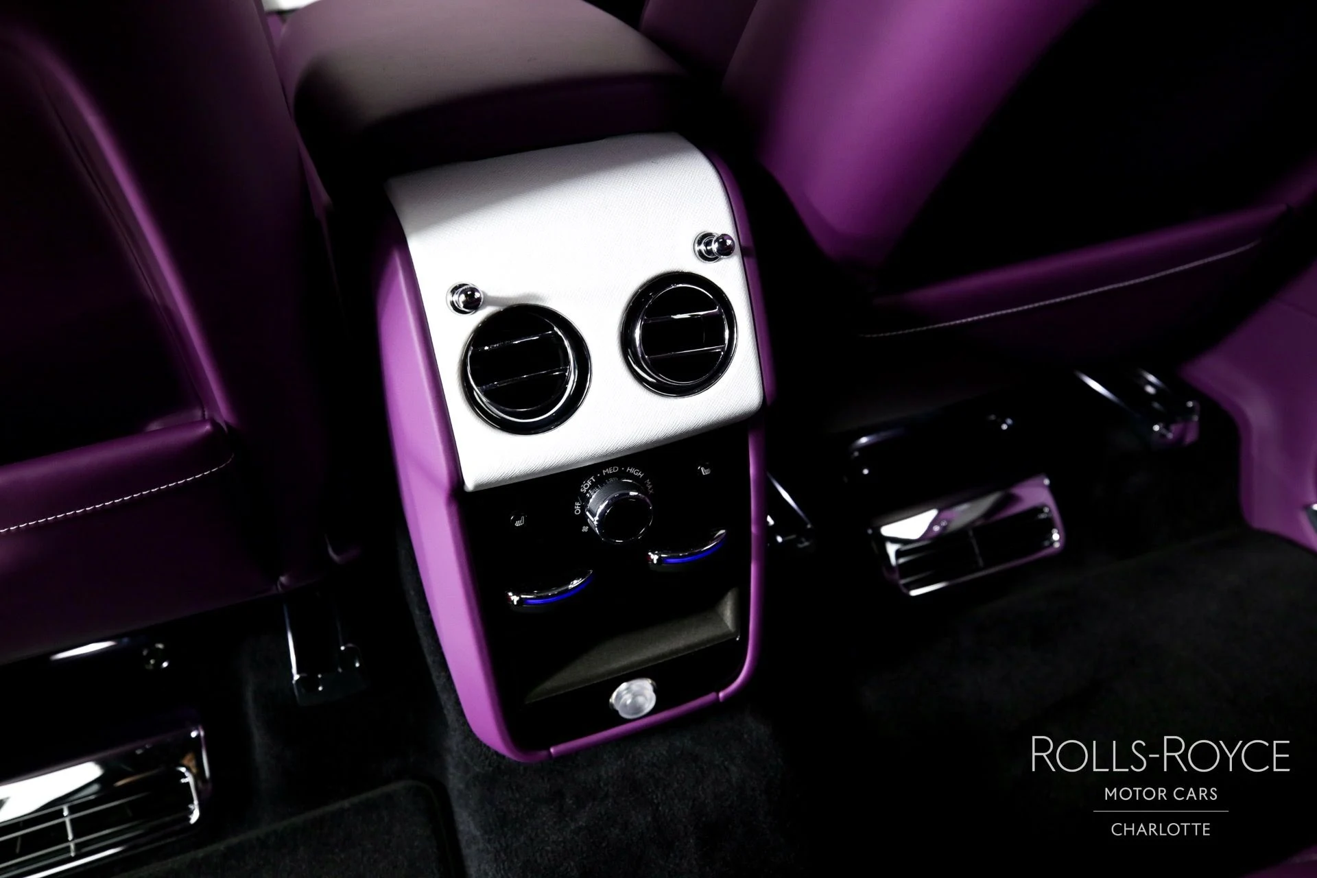 mph018_17056007_Used_2024_Rolls_Royce_Cullinan_1750949955_dd5e2142eb