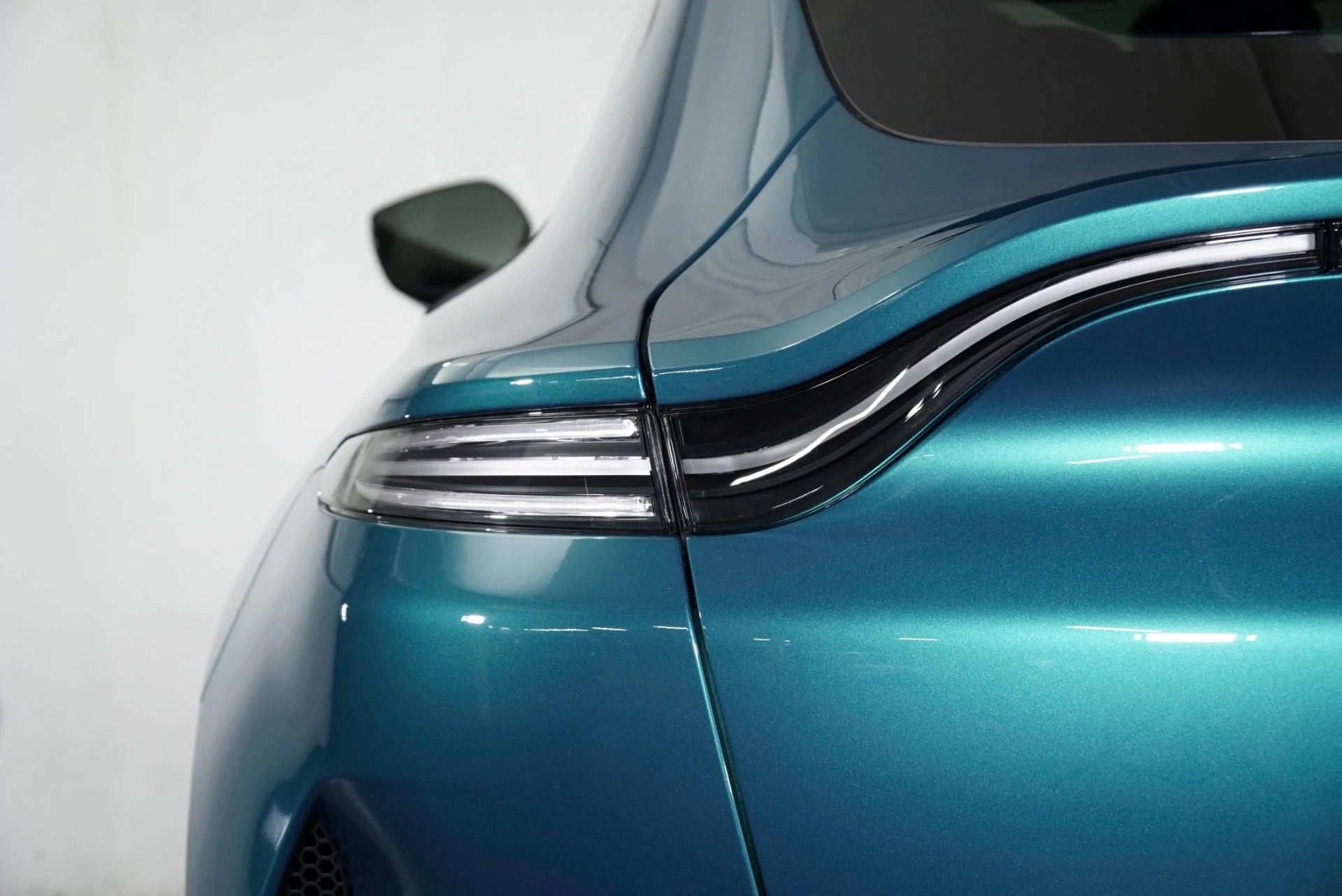 mph018_1708046395_New_2026_Aston_Martin_DBX_S_1768416197_0952a55d73