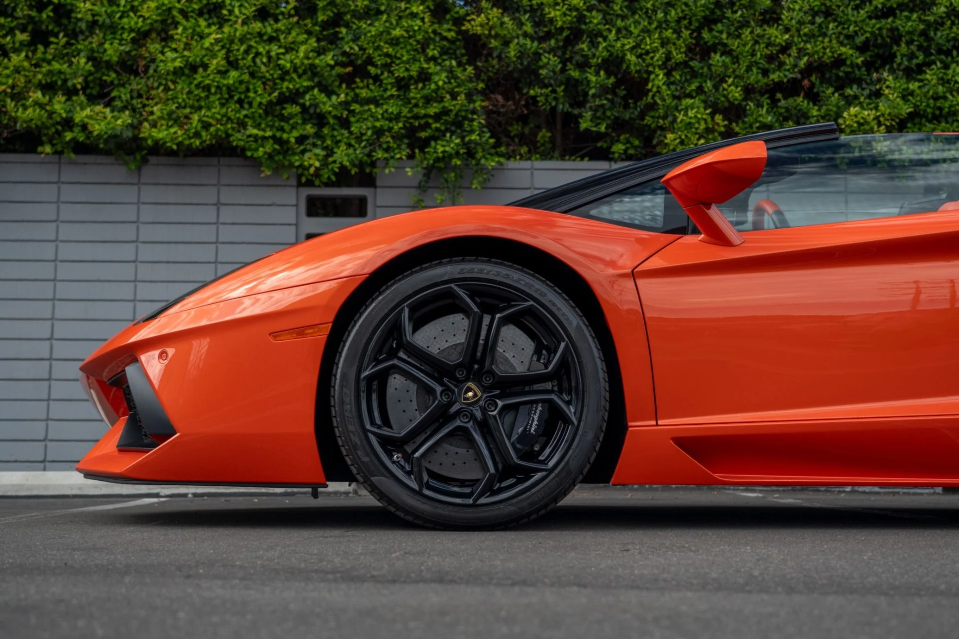 mph018_1711989004_Used_2014_Lamborghini_Aventador_LP_700_4_1760049910_3aed756a54