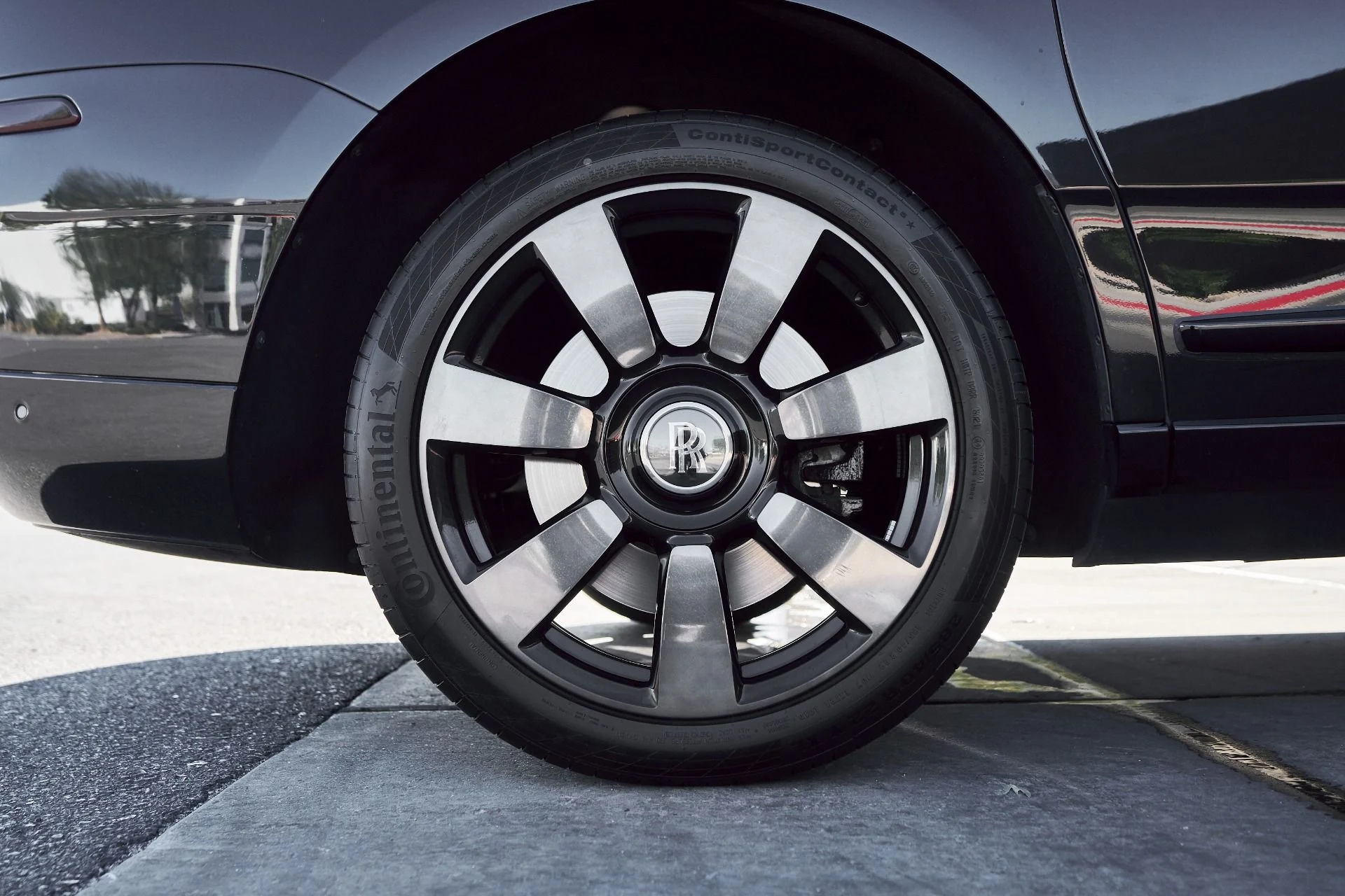 mph018_1712428748_Used_2019_Rolls_Royce_Cullinan_Base_1764382660_99867edd93