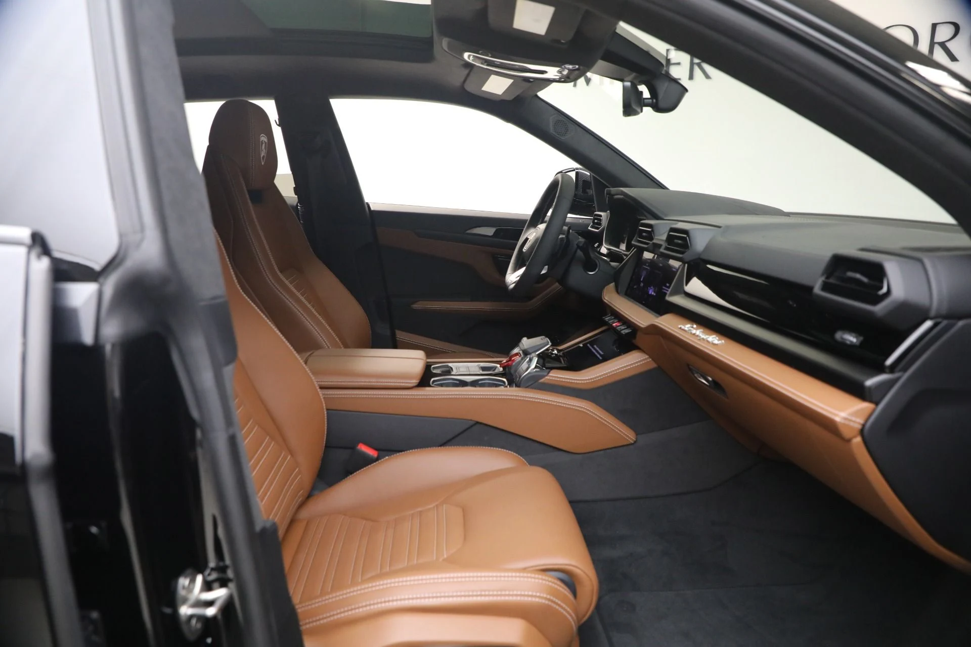 mph018_1714173183_Used_2025_Lamborghini_Urus_SE_1779826713_54d59c9906