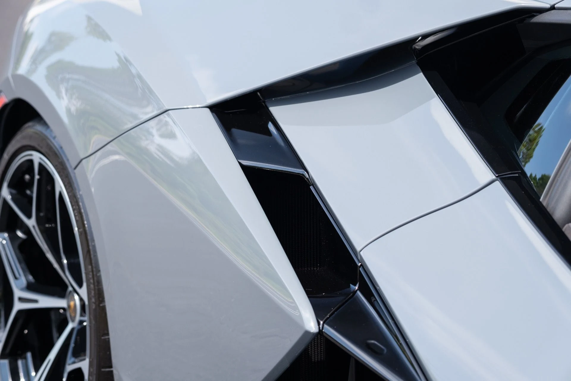 mph018_172701480_Used_2024_Lamborghini_Revuelto_1778880537_2ff4e2ce6c