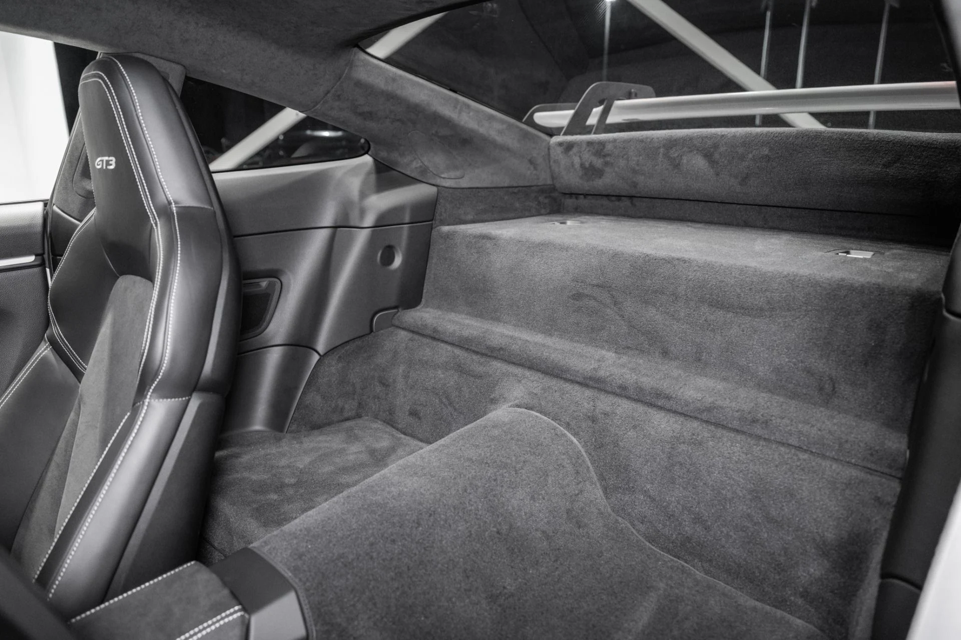 mph018_1741460534_Used_2022_Porsche_911_GT_3_1767714821_8acdff86e2