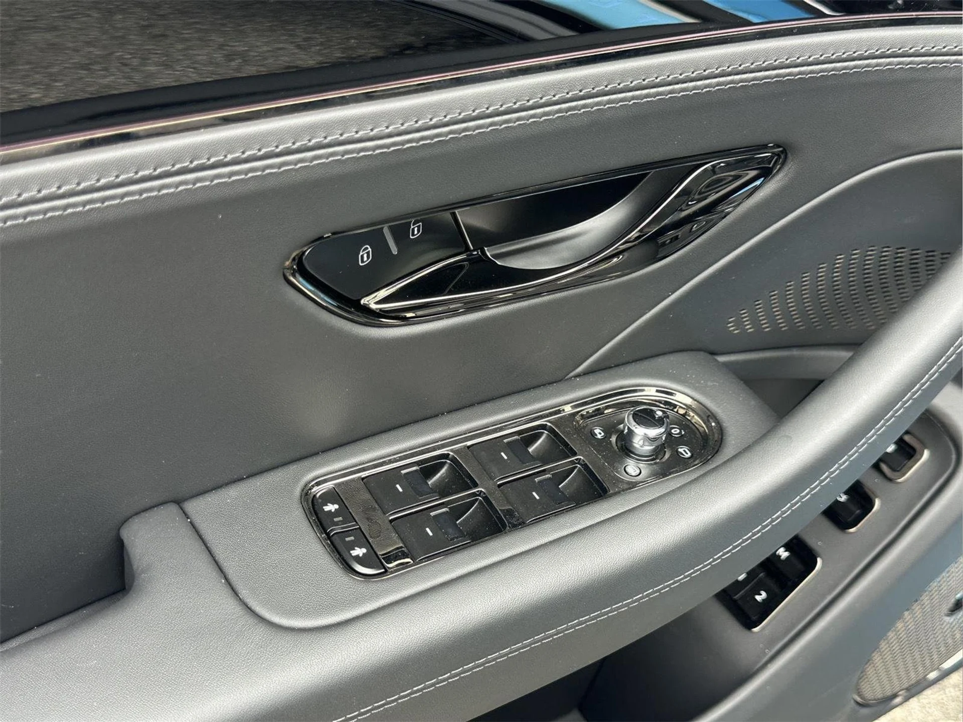 mph018_1746591635_5033574c68581c66e80fd2ac0b7fc1f2_9207baba9d