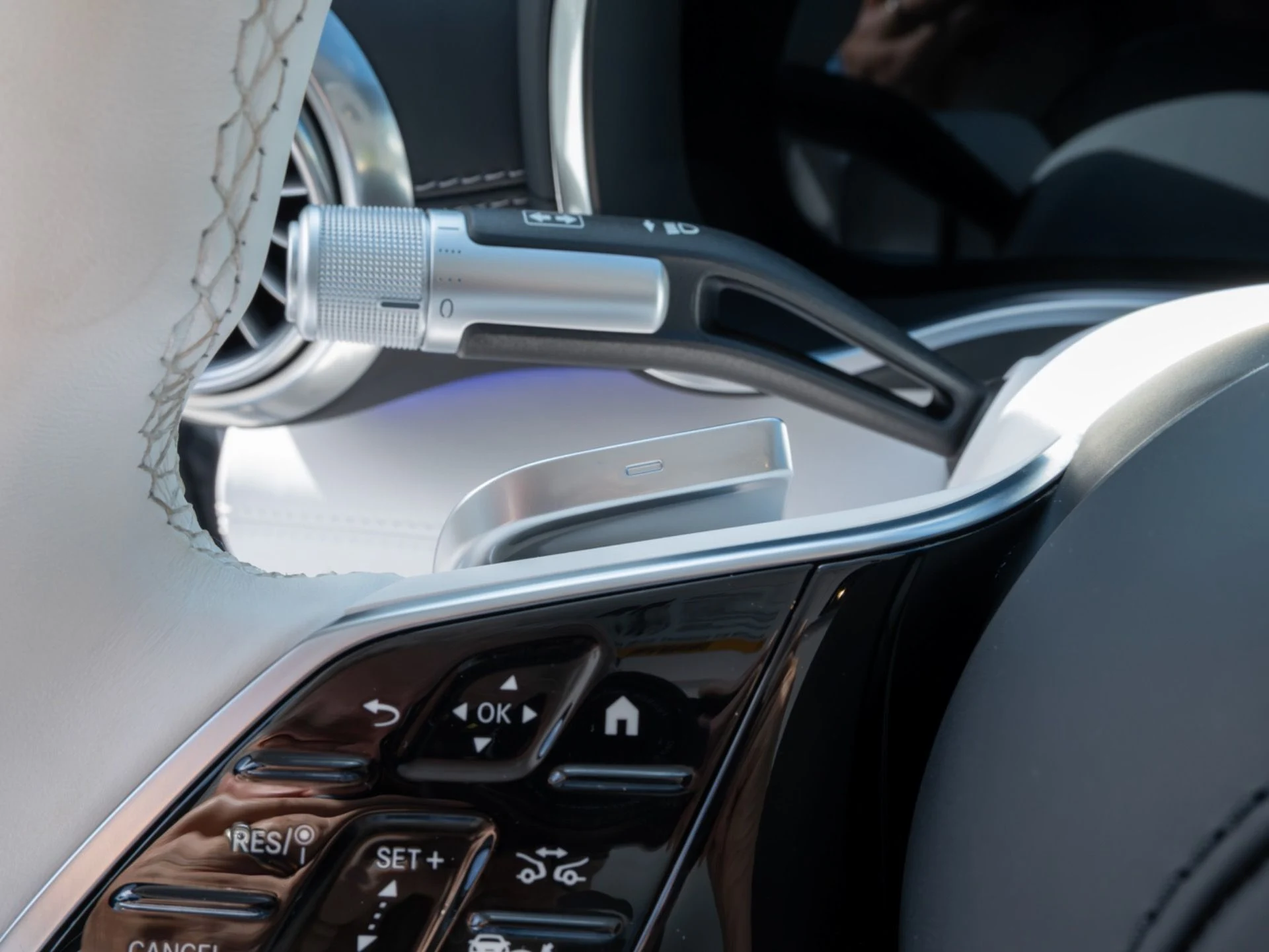 mph018_1752765502_Used_2026_Mercedes_Benz_SL_Maybach_SL_680_Monogram_Series_1775231654_5bede45ac5